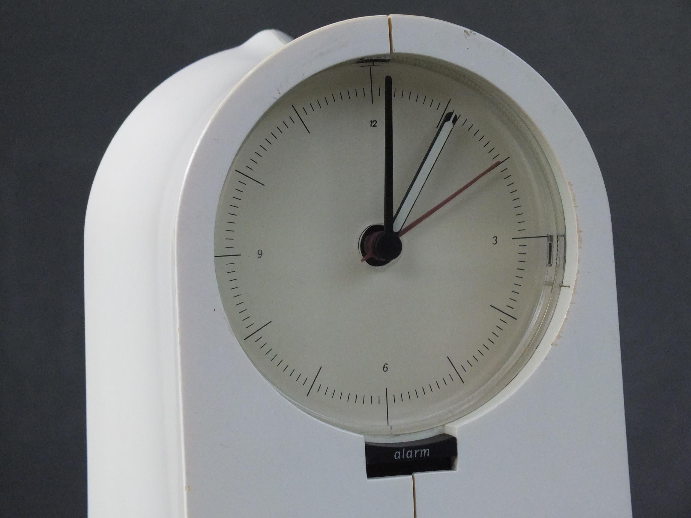 Postmoderne Thomson prod. L'horloge radio coo par Pilippe Starck design, année 1994 en vente