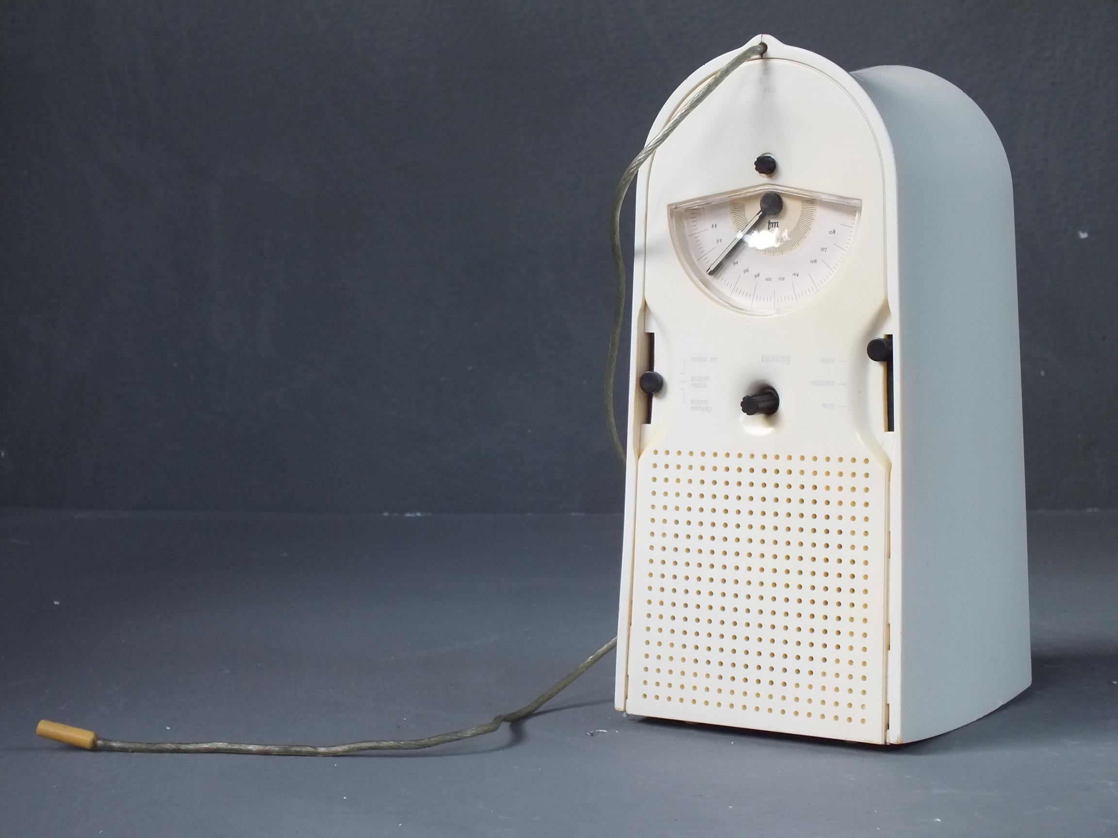 Thomson prod. ALESSI-Uhr Radio Coo von Pilippe Starck Design Jahr 1994 im Zustand „Gut“ im Angebot in Biella, IT