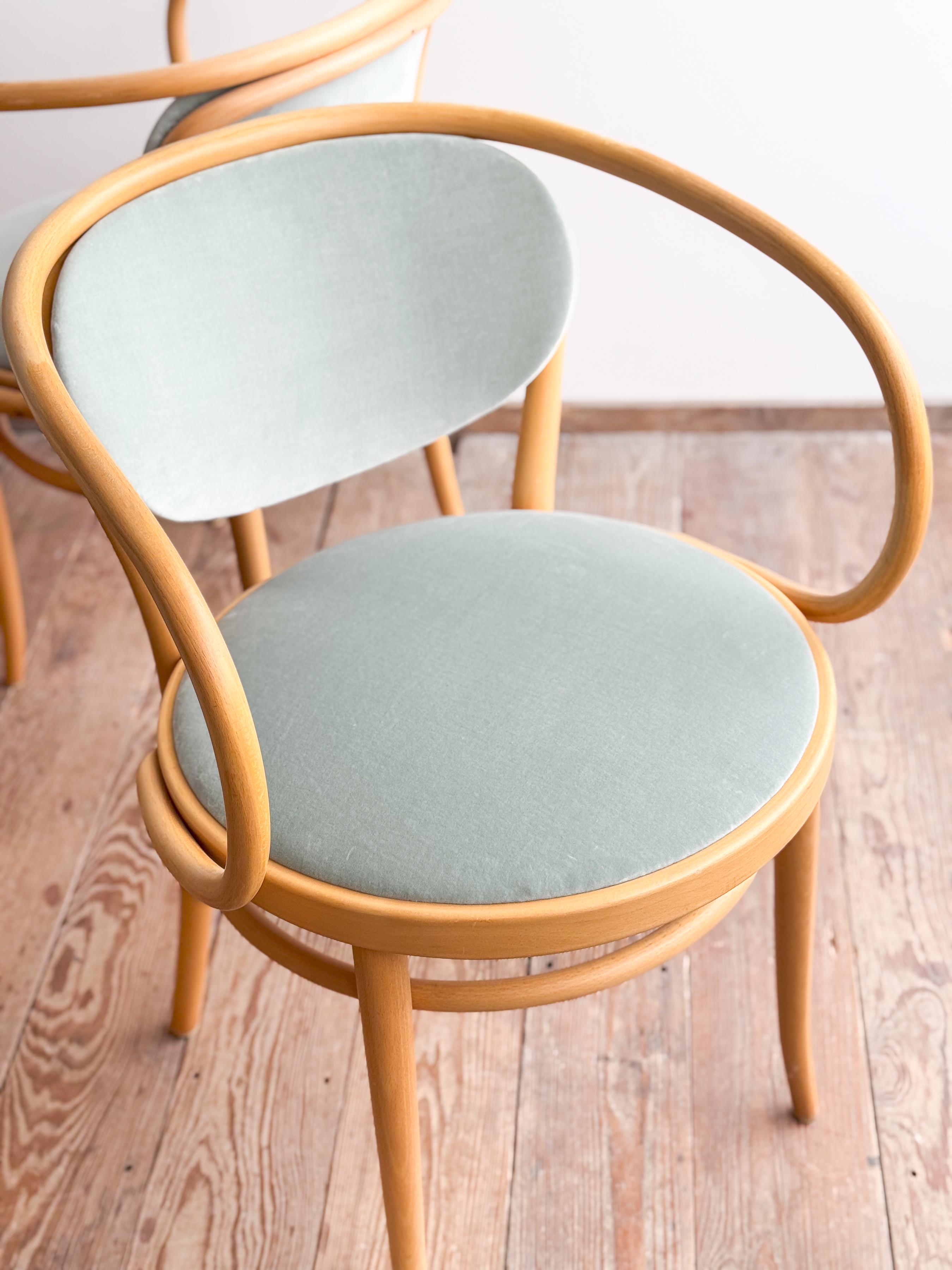 Thonet 210 P Bugholzsessel in Buche mit Samtbezug, Deutschland, 4er-Set im Angebot 13