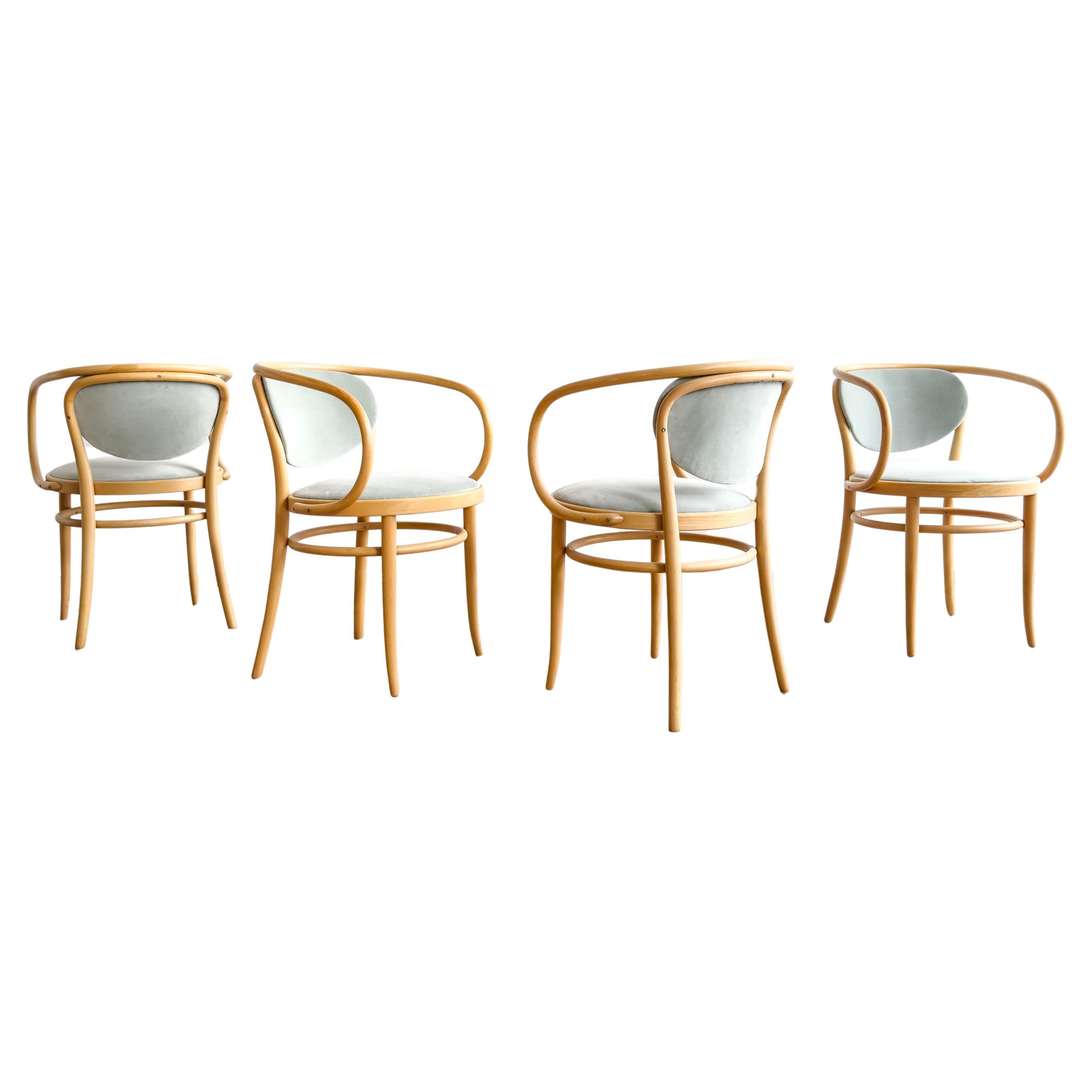 Thonet 210 P Poltroncine in legno di faggio con rivestimento in velluto, Germania, Set di 4