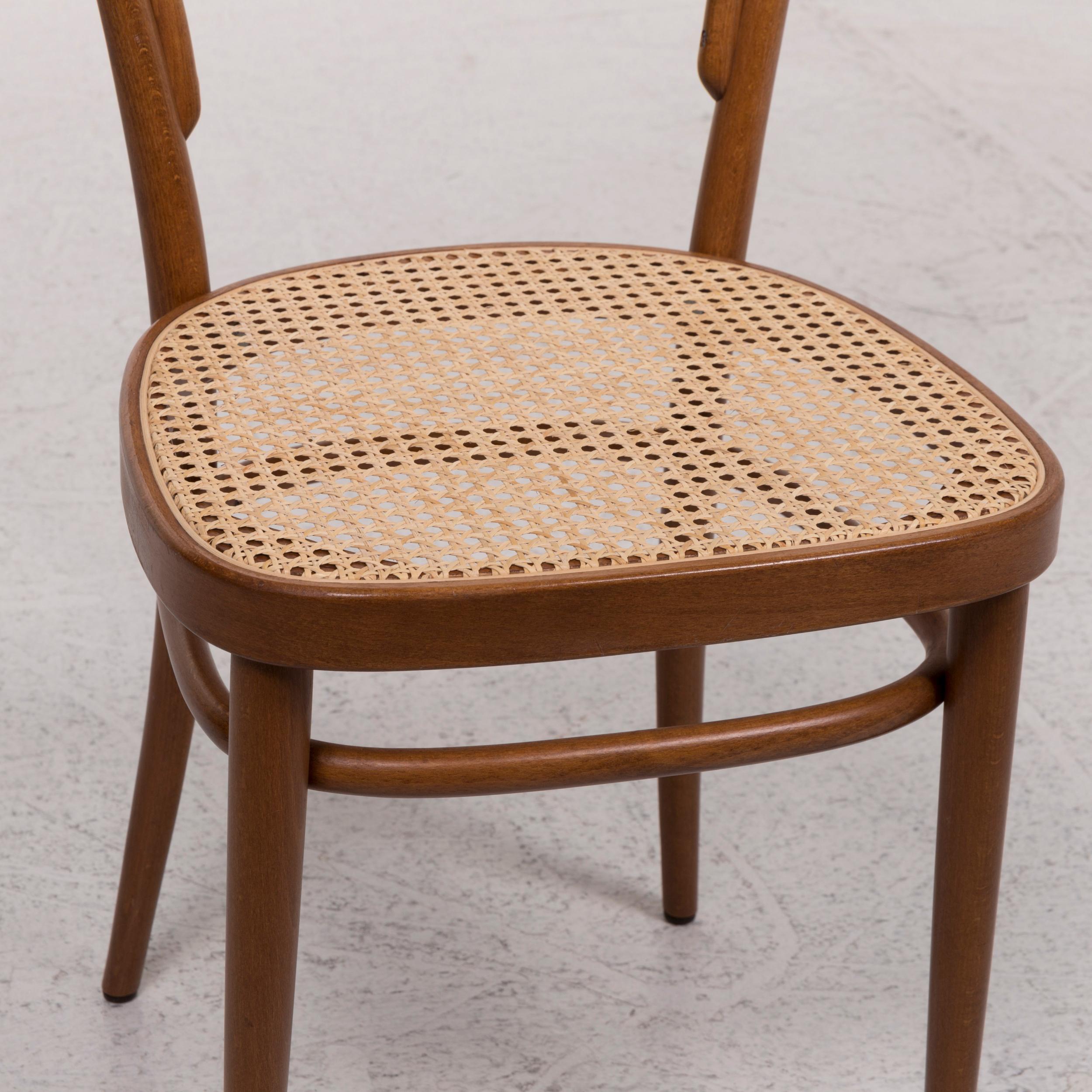 We bring to you a Thonet 214 wood chair brown.
   
 

 Product measurements in centimeters:
 

Depth 51
Width 41
Height 87
Seat-height 46
Seat-depth 36
Seat-width 41
Back-height 39.
  