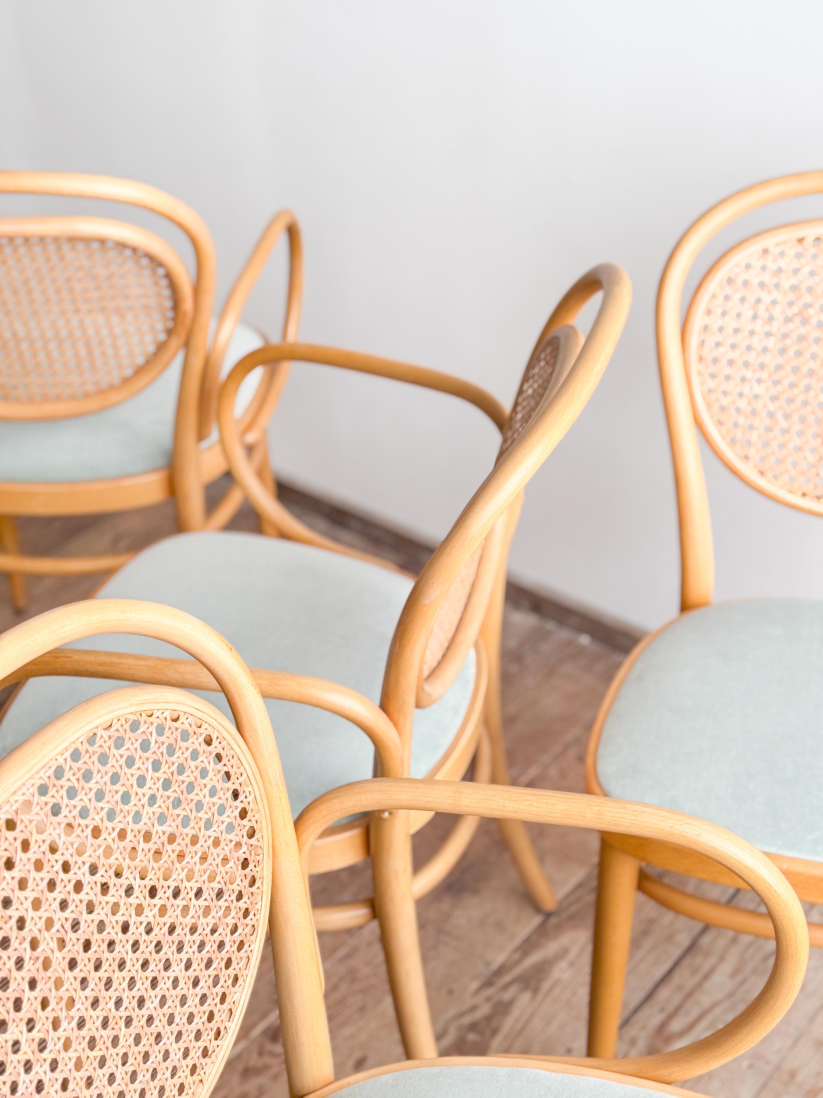Thonet 215 P Poltroncine in legno di faggio con rivestimento in velluto, Germania, Set di 4 in vendita 3