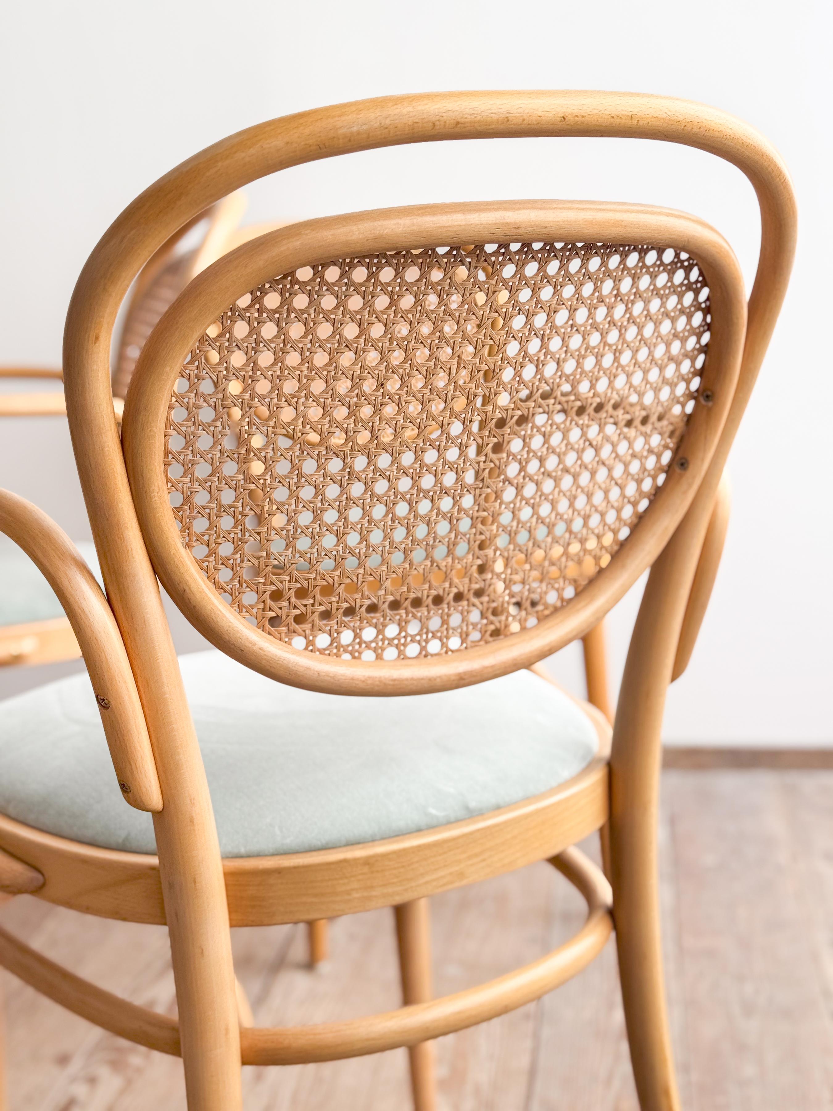 Thonet 215 P Poltroncine in legno di faggio con rivestimento in velluto, Germania, Set di 4 in vendita 4