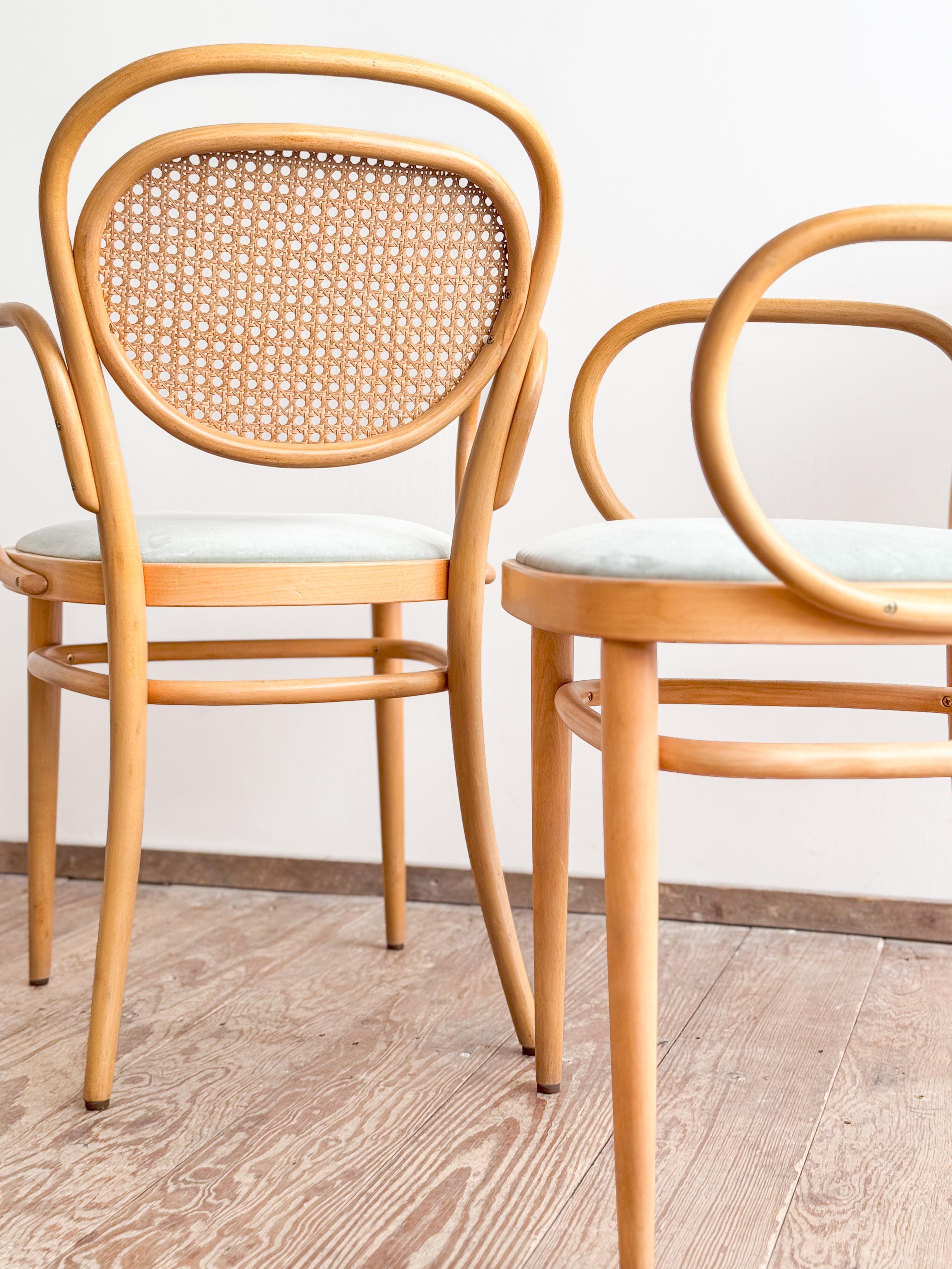 Thonet 215 P Poltroncine in legno di faggio con rivestimento in velluto, Germania, Set di 4 in vendita 6