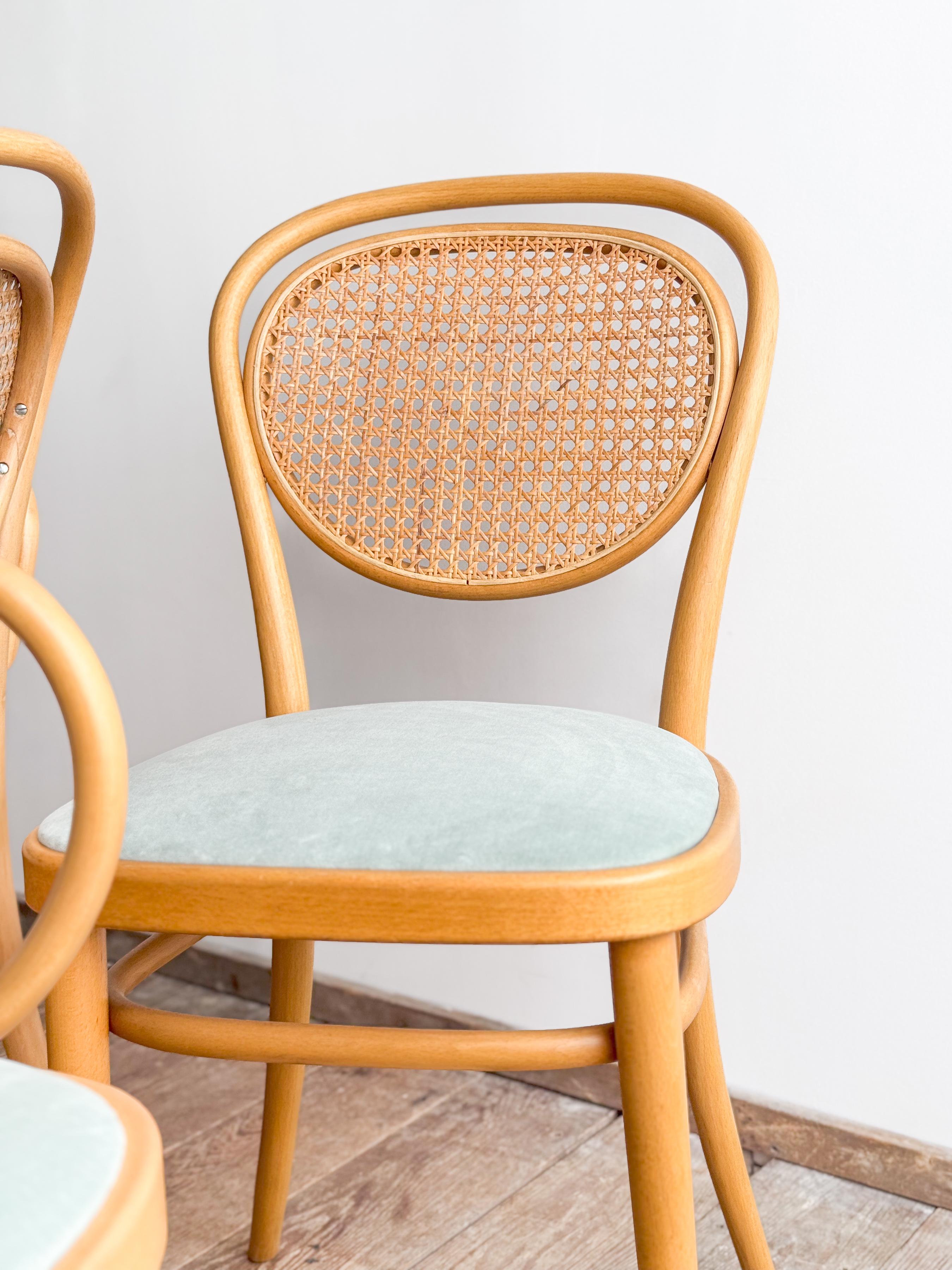 Thonet 215 P Poltroncine in legno di faggio con rivestimento in velluto, Germania, Set di 4 in vendita 1