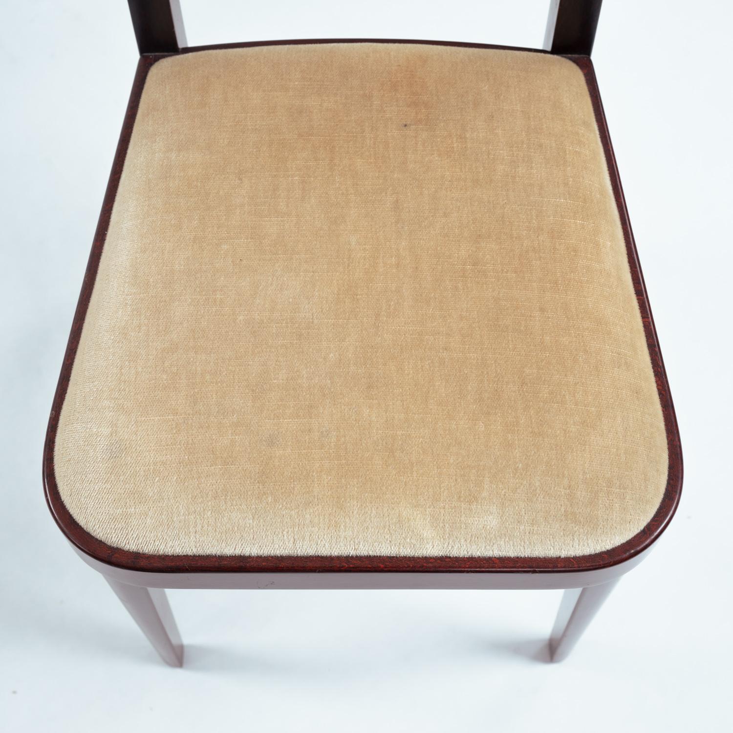 Thonet 567 jugendstil highback chairs with velvet upholstery by Otto Prutschler For Sale 3