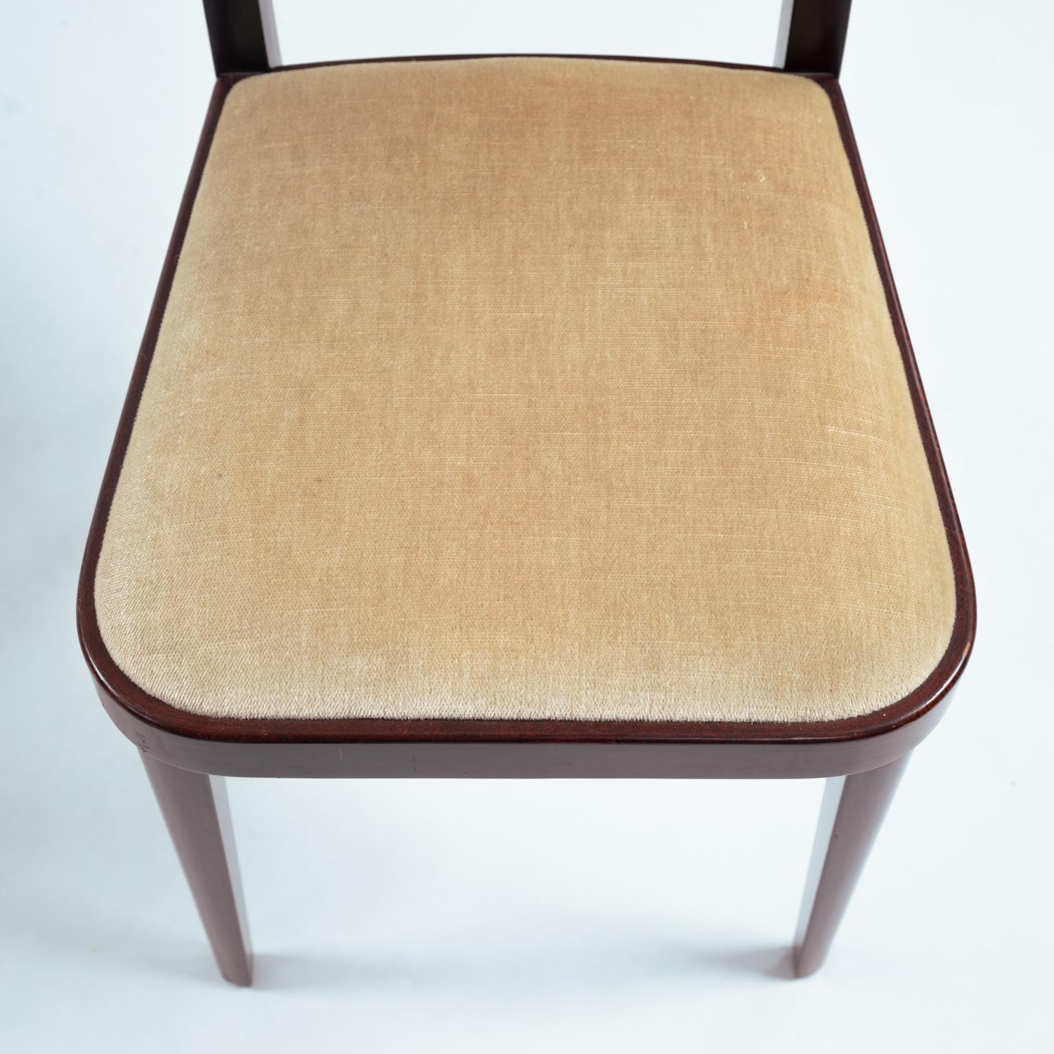 Thonet 567 jugendstil highback chairs with velvet upholstery by Otto Prutschler For Sale 5