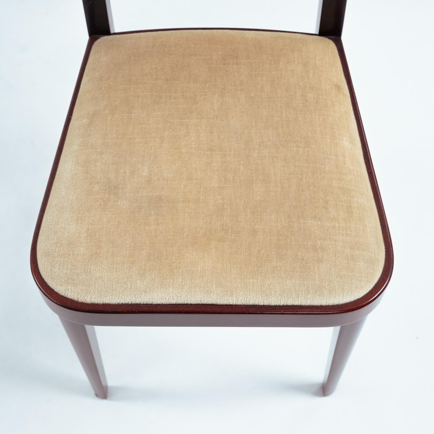 Thonet 567 jugendstil highback chairs with velvet upholstery by Otto Prutschler For Sale 2