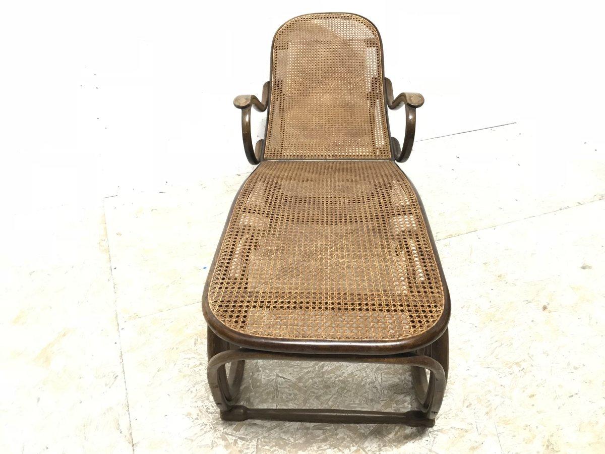 Thonet, a Bentwood Chaise Lounge with Wonderful Scroll Work Details & Cane Work For Sale 2