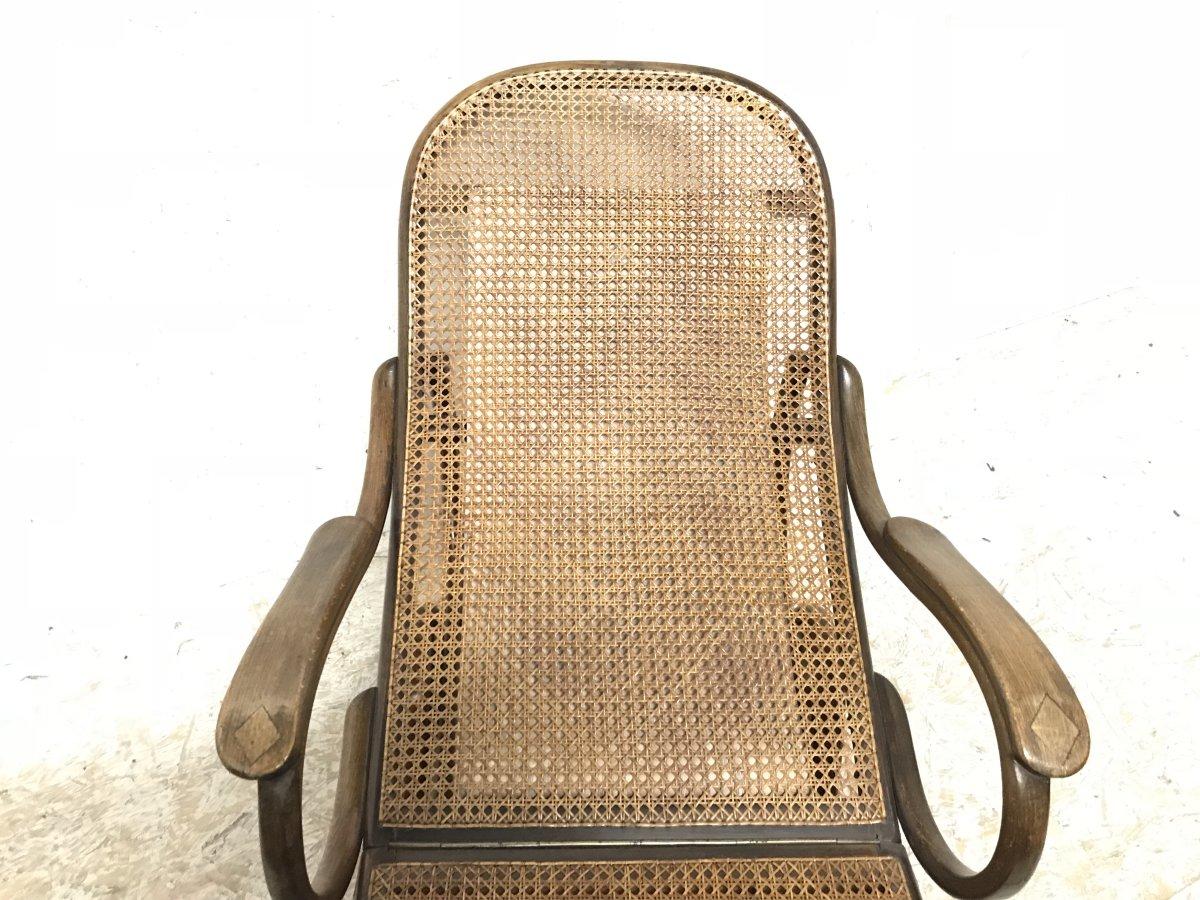 Thonet, ein Sessel aus Bugholz mit wunderbaren Schnörkeldetails und Schilfrohrarbeit im Angebot 4