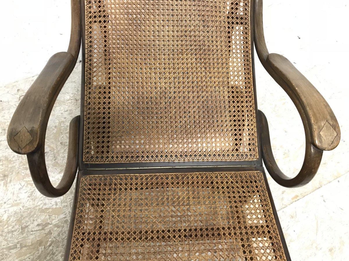 Chaise longue en bois cintré Thonet avec merveilleux détails de travail de volutes et en canne en vente 6