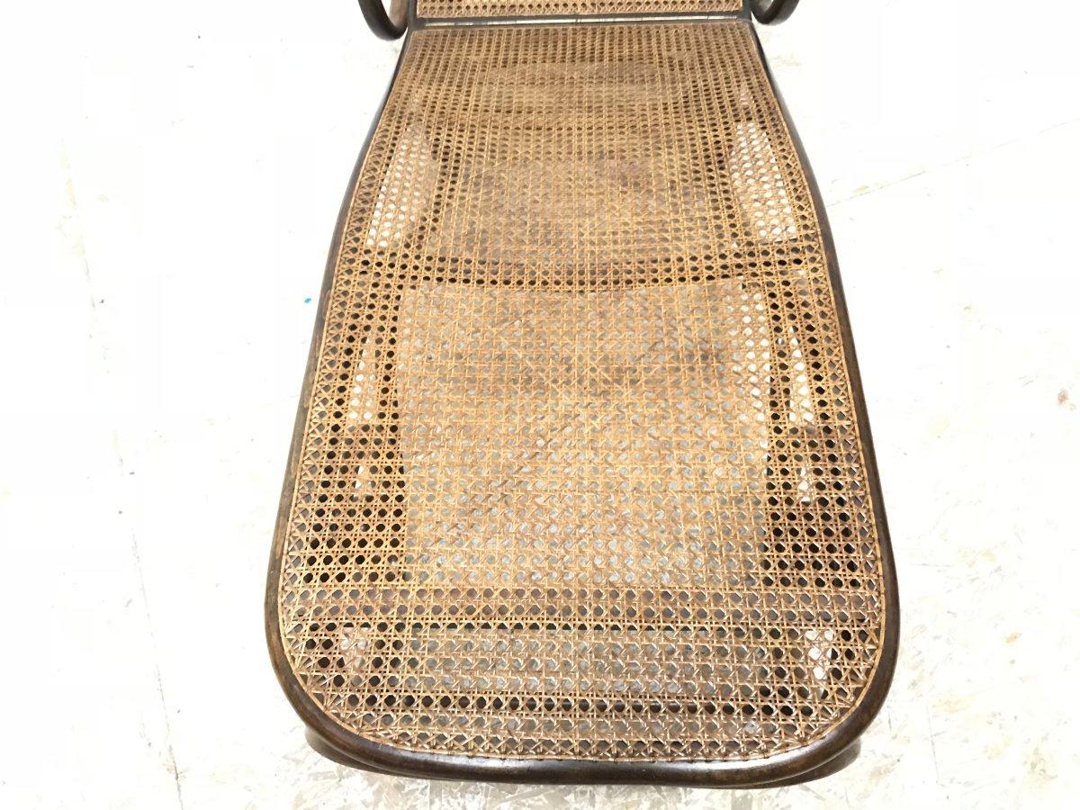 Thonet, ein Sessel aus Bugholz mit wunderbaren Schnörkeldetails und Schilfrohrarbeit im Angebot 7