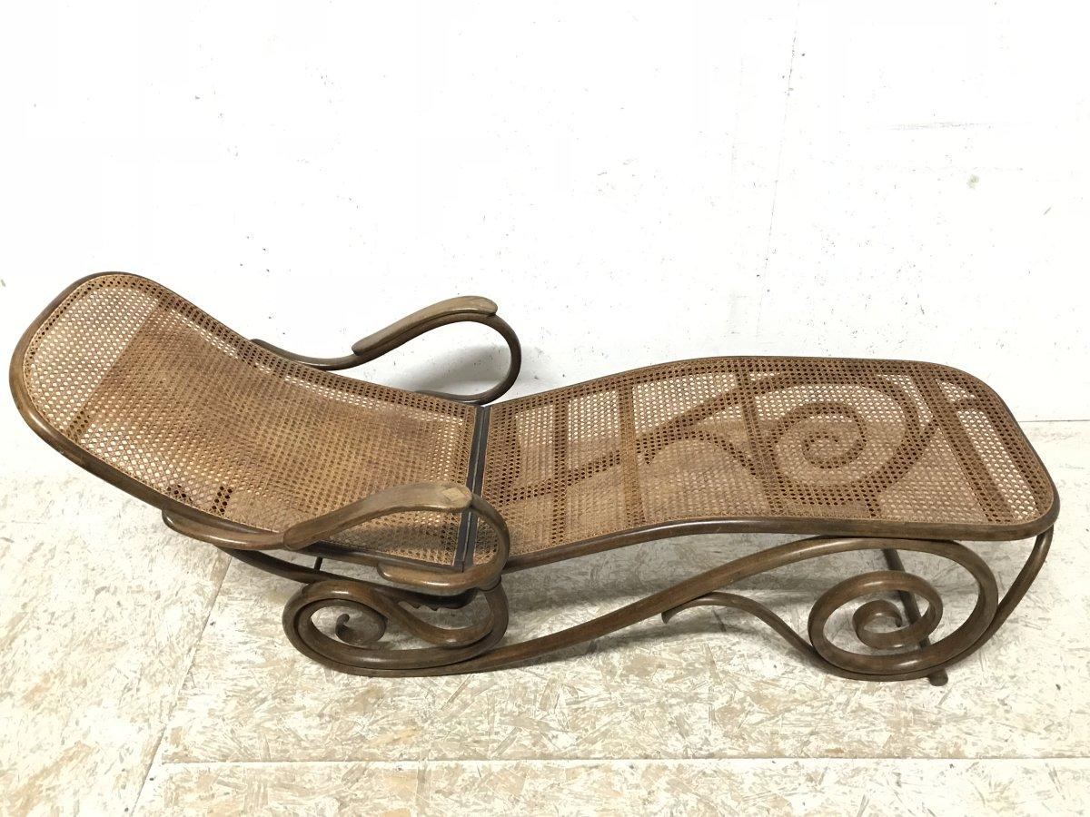 Thonet, ein Sessel aus Bugholz mit wunderbaren Schnörkeldetails und Schilfrohrarbeit (Wiener Secession) im Angebot