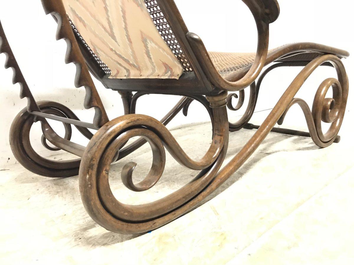 Early 20th Century Thonet, a Bentwood Chaise Lounge with Wonderful Scroll Work Details & Cane Work For Sale