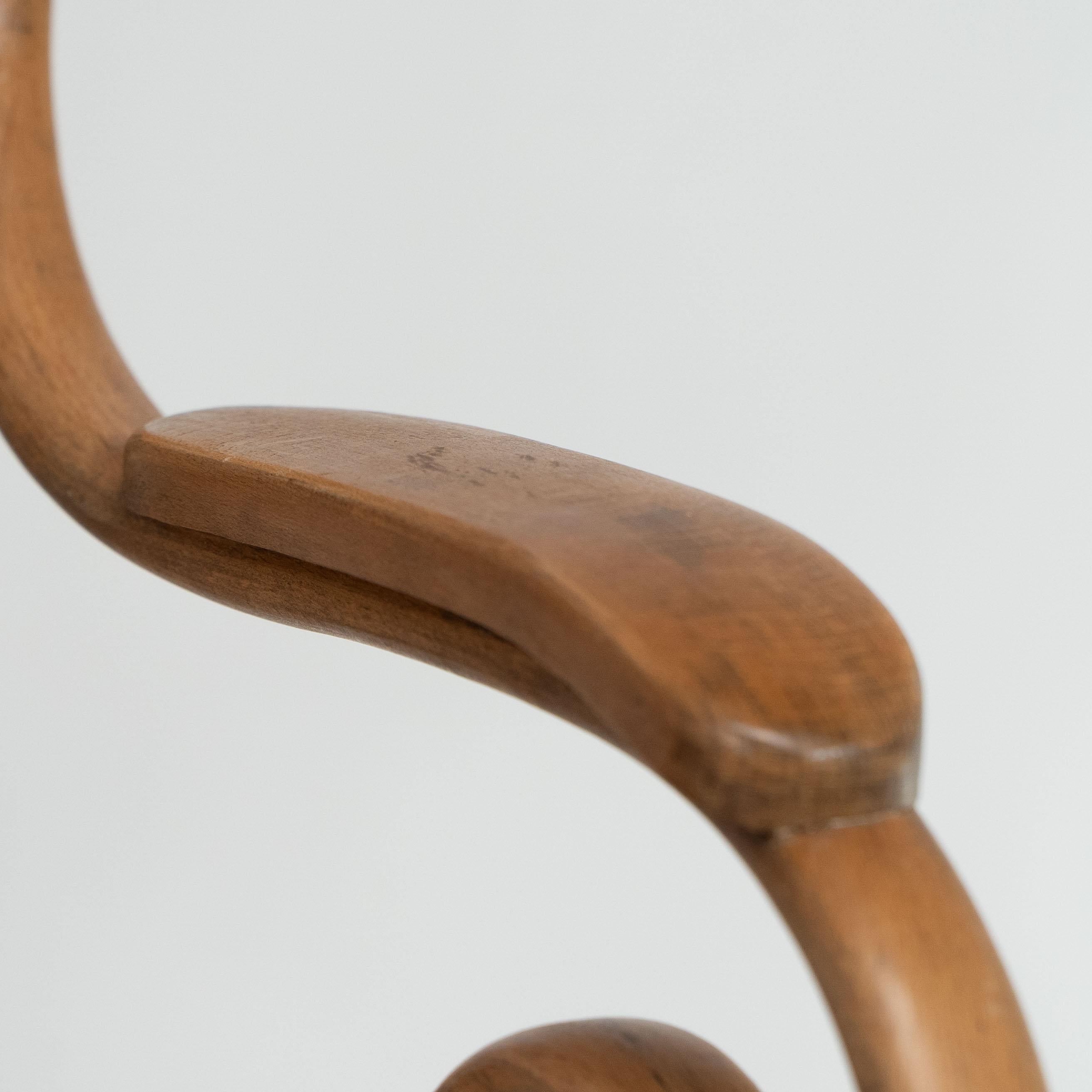 Thonet. Canapé en bois courbé à décor de volutes avec assise et dossier cannelés en vente 4