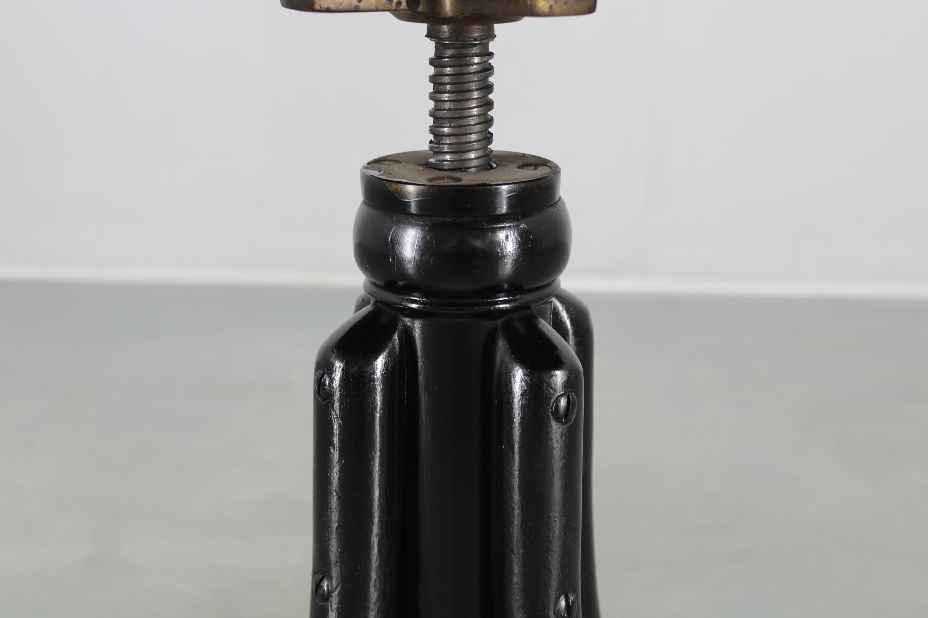 Thonet Verstellbarer Bugholz-Klavierhocker in schwarzer Ebenholzausführung, Tschechoslowakei 193 (Geölt) im Angebot