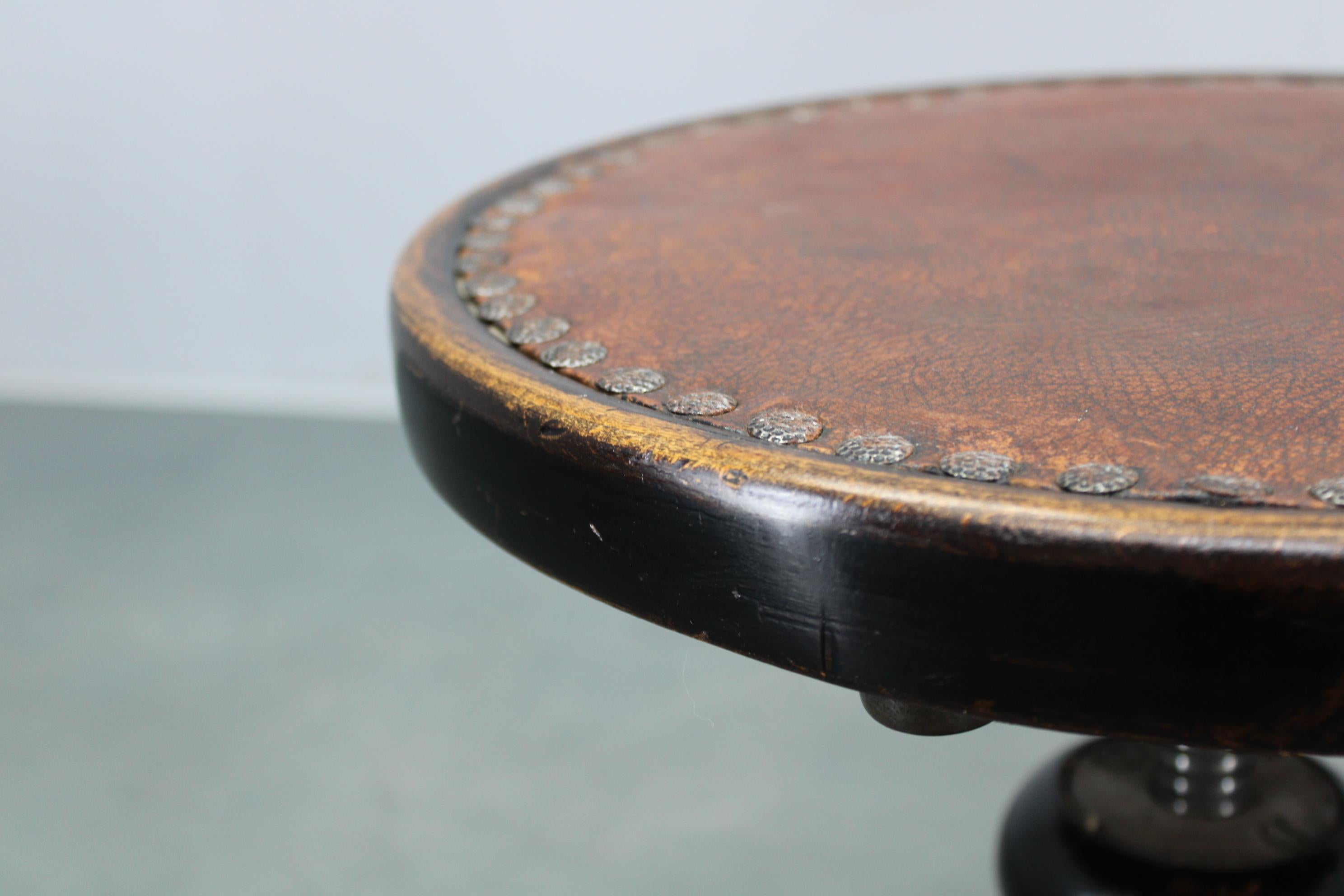 Thonet Verstellbarer Klavierhocker aus Bugholz mit Ledersitz, Tschechoslowakei, 1930er Jahre (Geölt) im Angebot