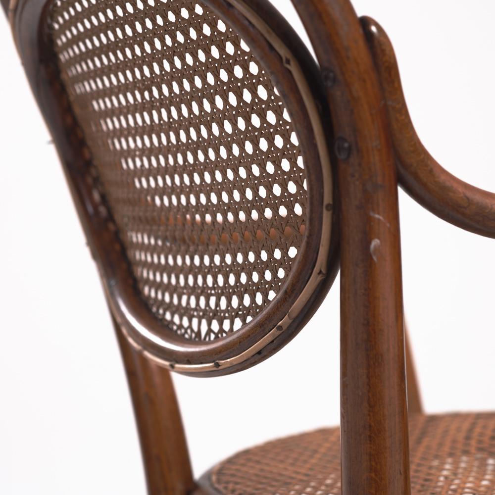 Michael Thonet antiker Kinderstuhl, 2er-Set im Angebot 7