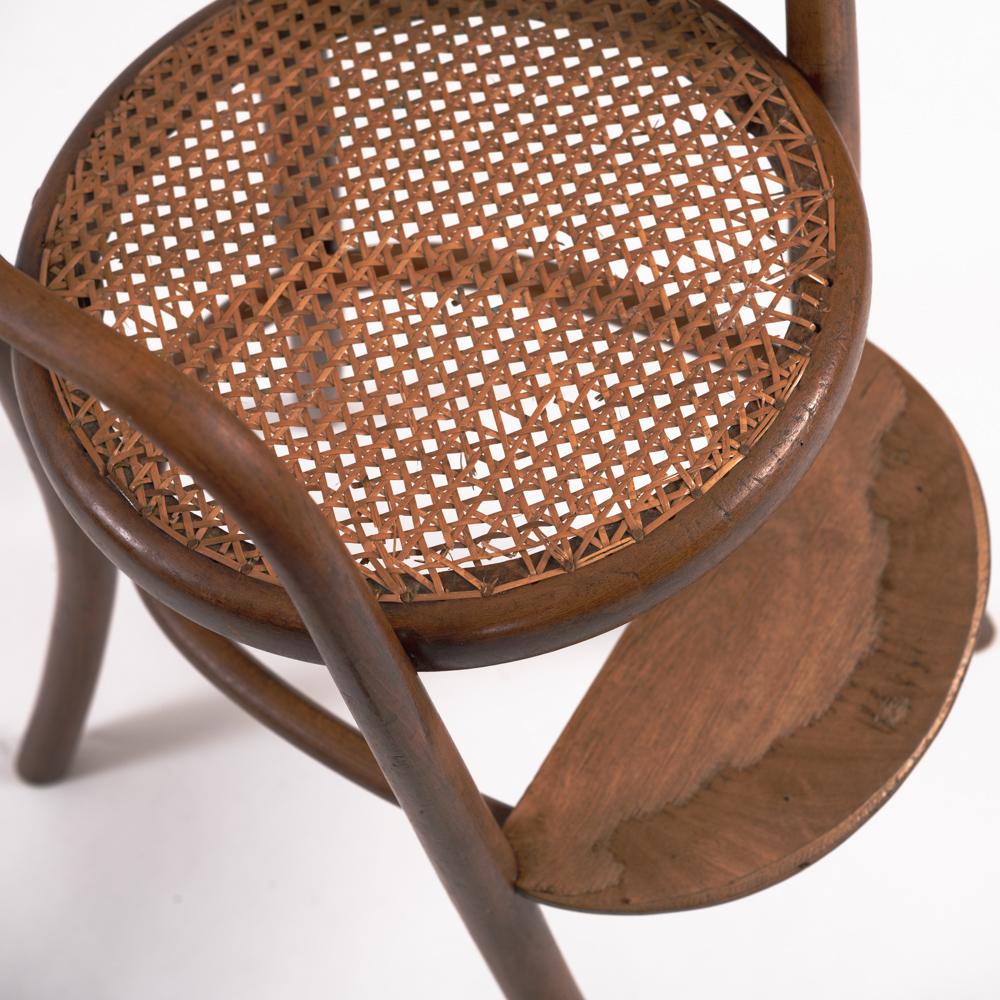 Michael Thonet antiker Kinderstuhl, 2er-Set im Angebot 11
