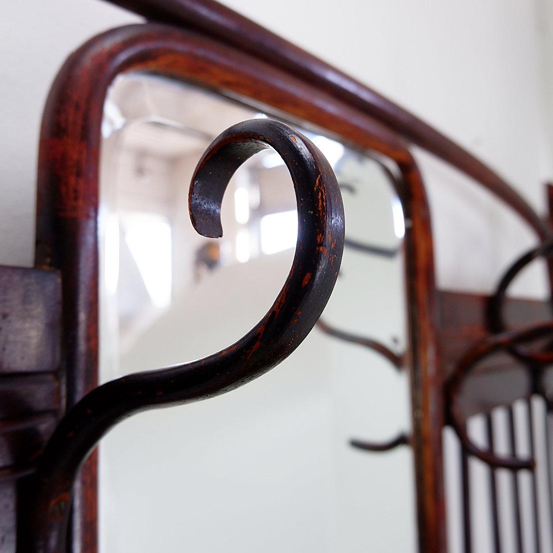 Thonet Jugendstil Wandgarderobe Wien um 1900 im Angebot 6