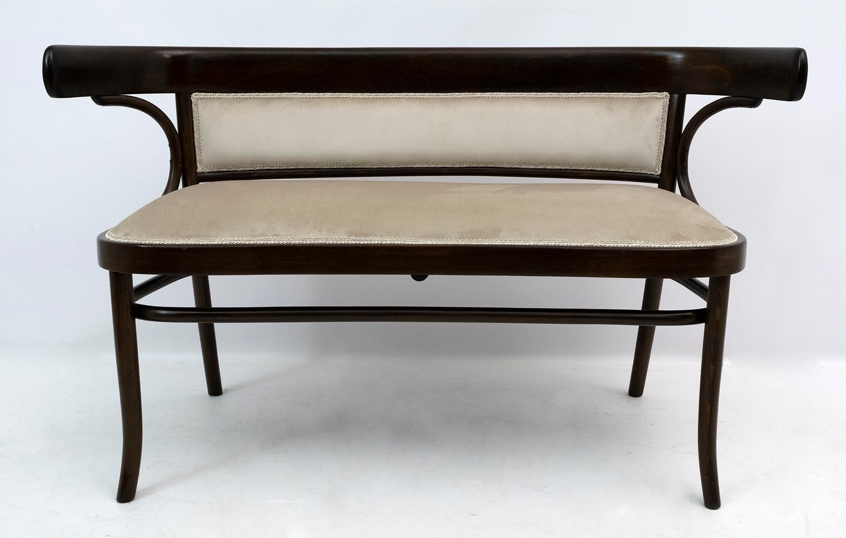Thonet Austrian two-seater sofa, 1900/1920 c., In bent beech wood, the upholstery has been redone in ivory velvet and the wooden parts have been polished with shellac, respecting their originality.
