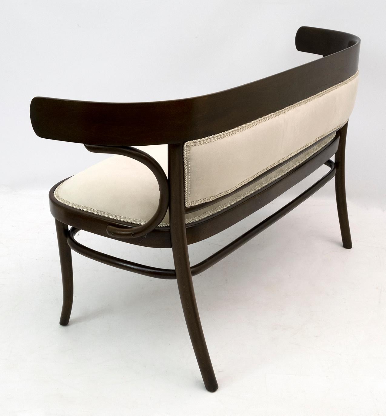 Thonet Austrian Curved Wood Loveseat Bench, 1920s In Excellent Condition In Puglia, Puglia