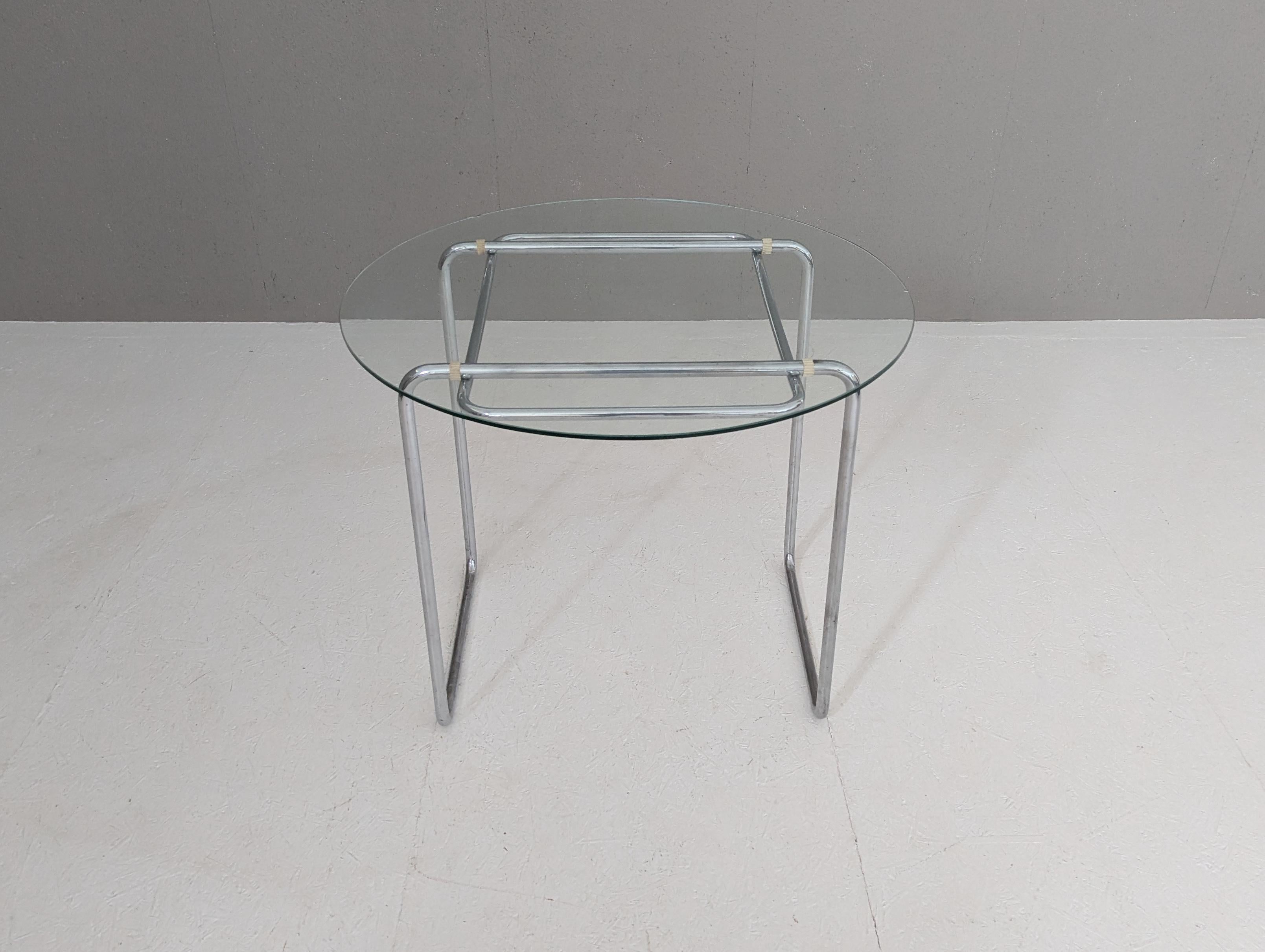 Acier Table Thonet B 18 par Marcel Breuer, années 1930 en vente