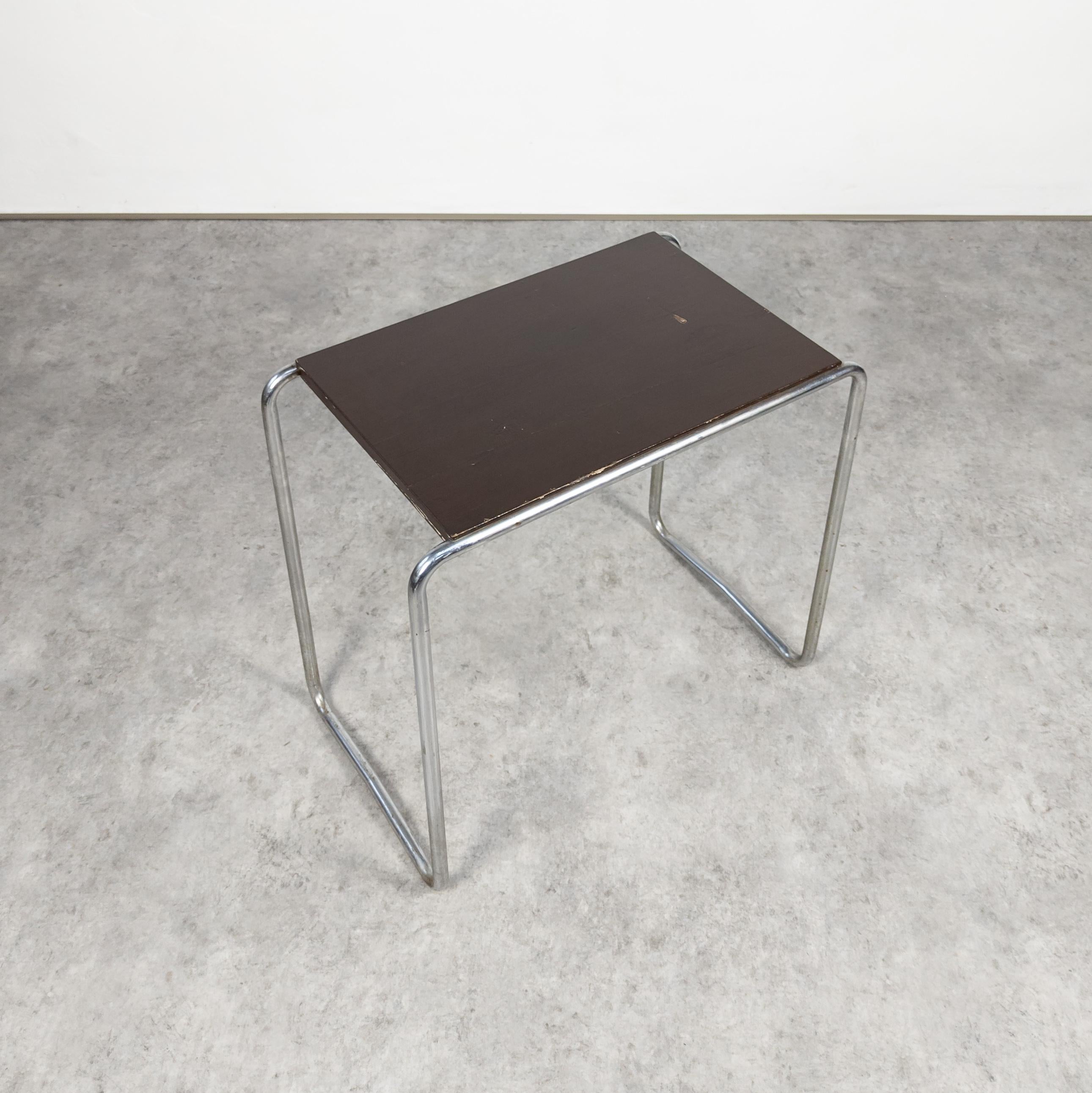 Thonet B 9 Tisch von Marcel Breuer (Mitte des 20. Jahrhunderts) im Angebot