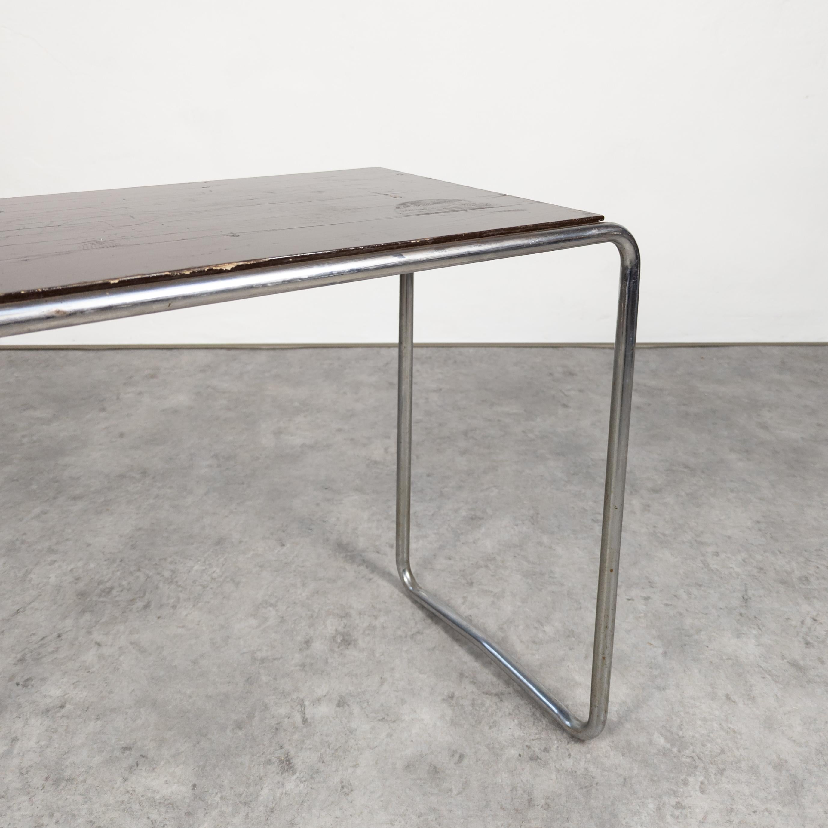 Thonet B 9 Tisch von Marcel Breuer (Stahl) im Angebot