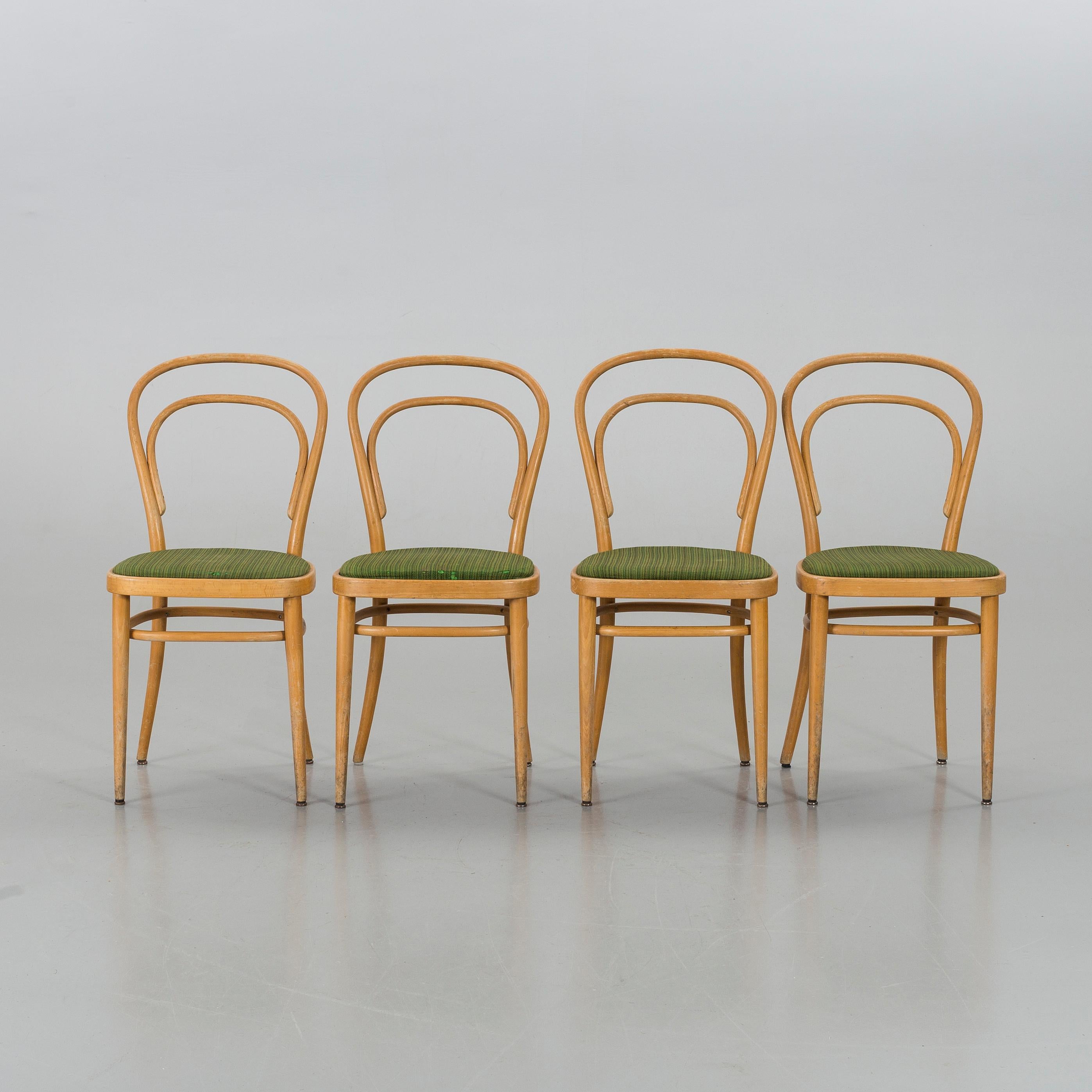 Thonet Beech Bentwood Chairs, Made in Mid-20th Century, Set of 8 In Good Condition In Madrid, ES