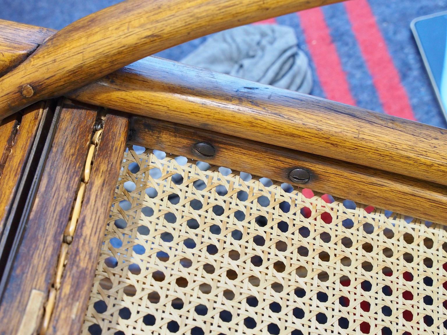 Chaise a dondolo in legno e rattan Thonet Modello 7500 in vendita 12