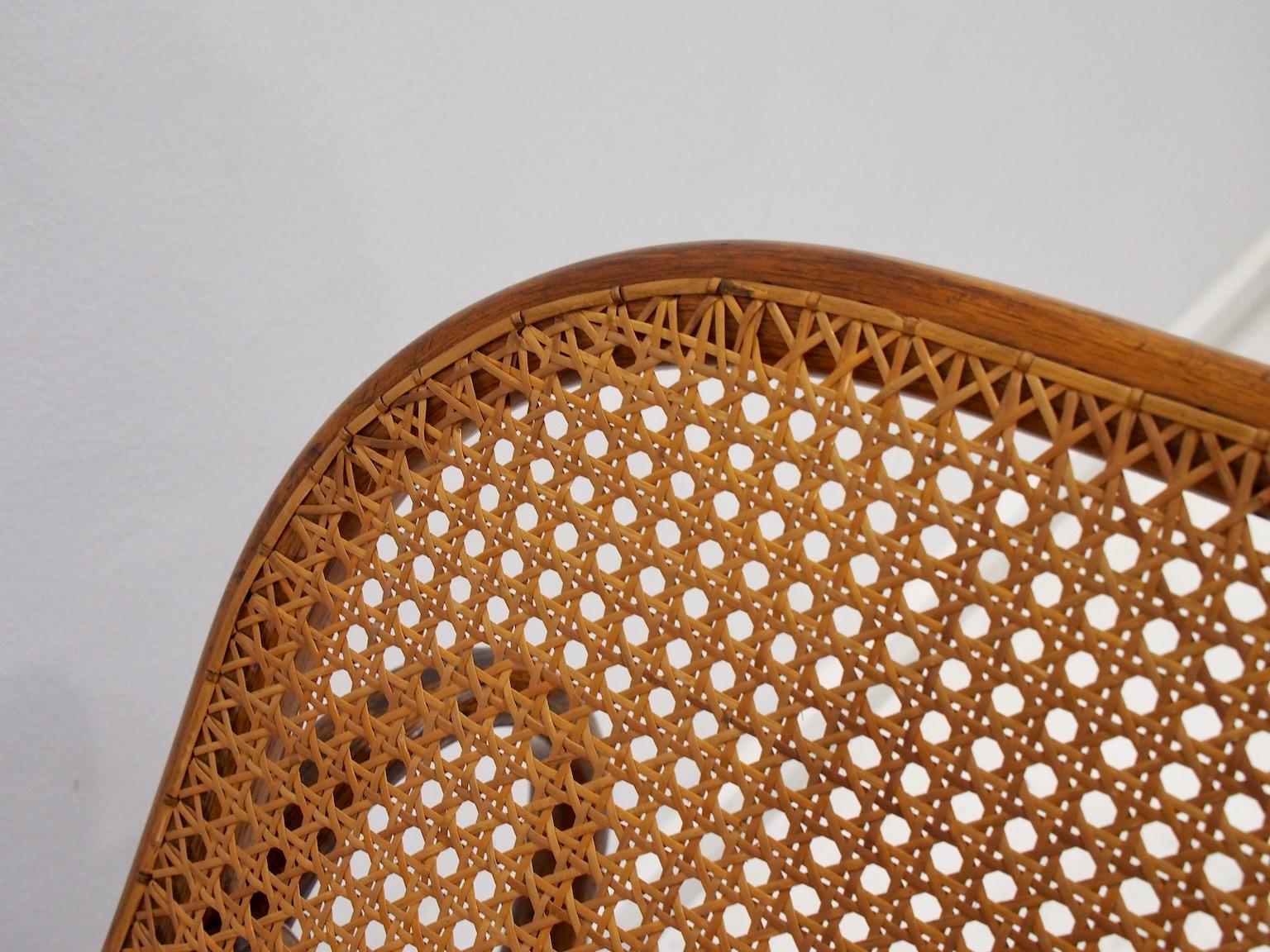 XIX secolo Chaise a dondolo in legno e rattan Thonet Modello 7500 in vendita