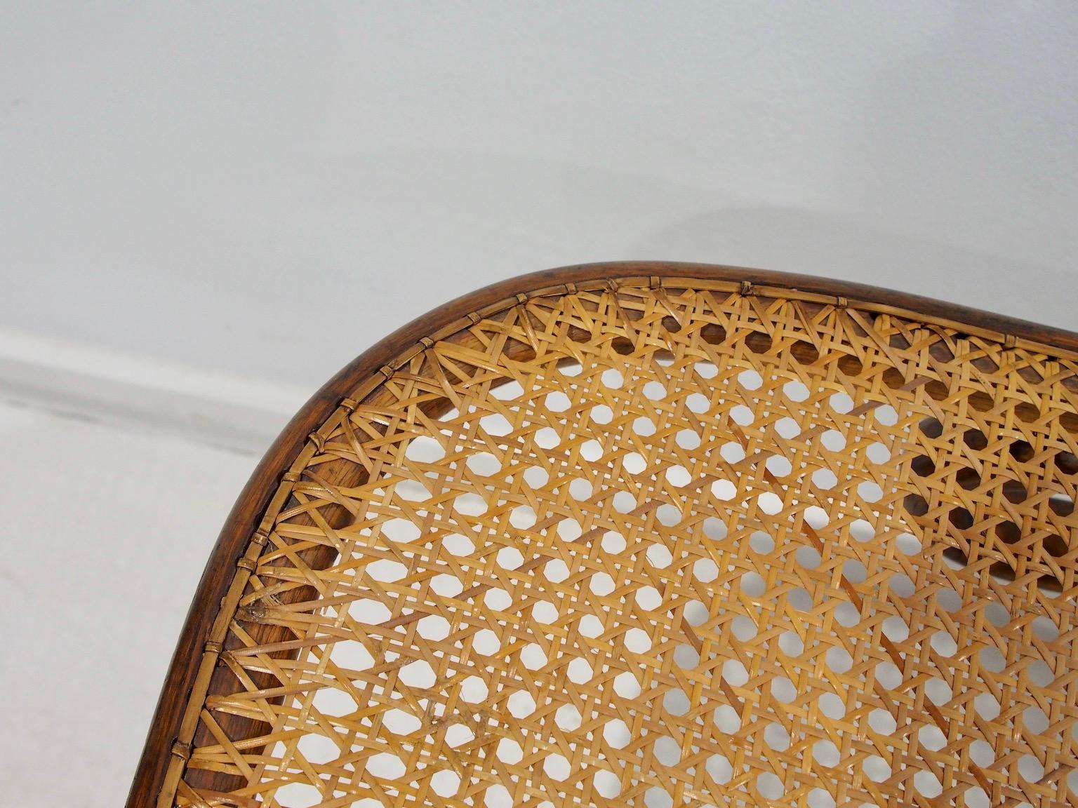 Rattan Chaise a dondolo in legno e rattan Thonet Modello 7500 in vendita