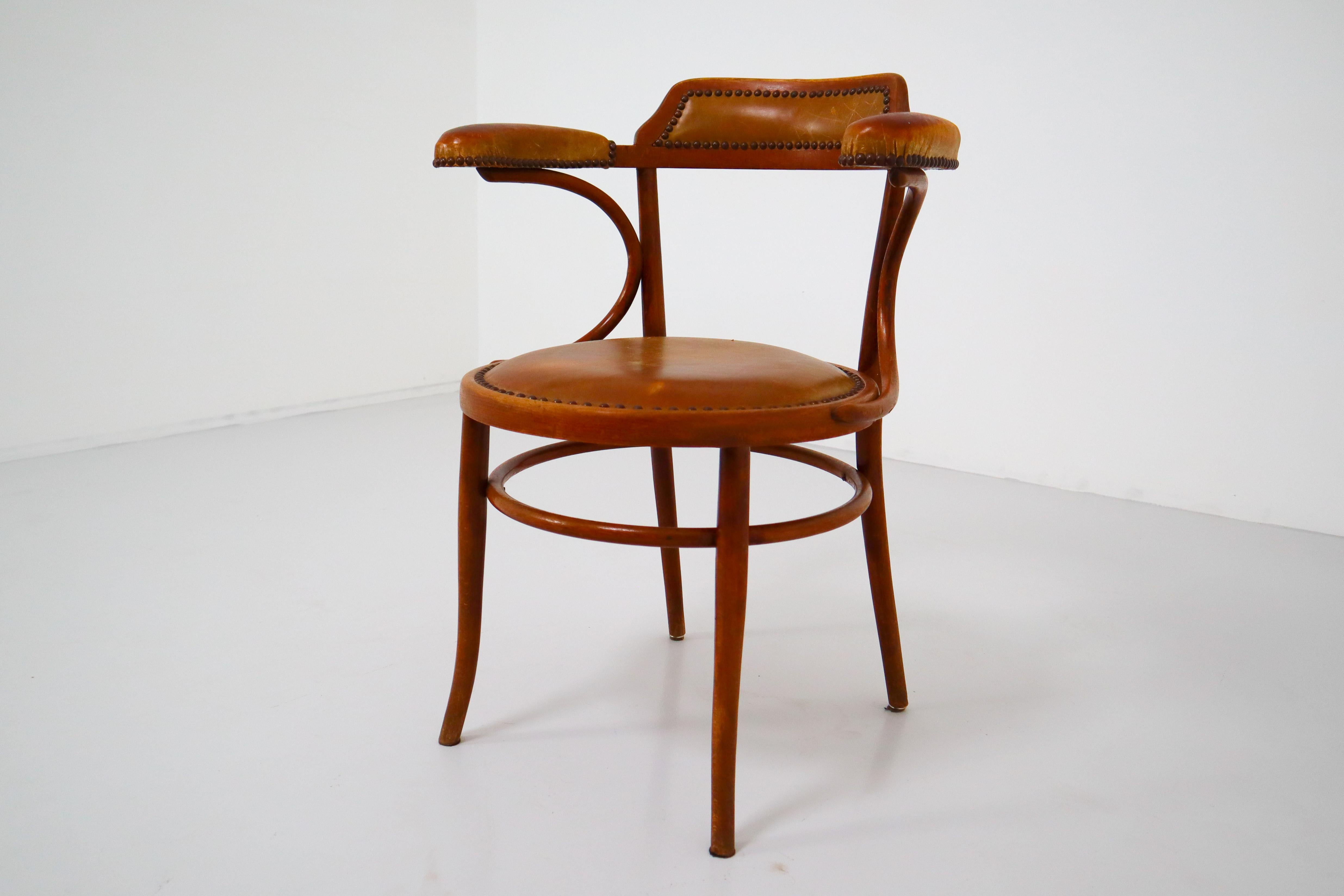 Thonet Bentwood Armchair with Patinated Leather Seat and Armrest, Vienna Austria In Good Condition In Almelo, NL