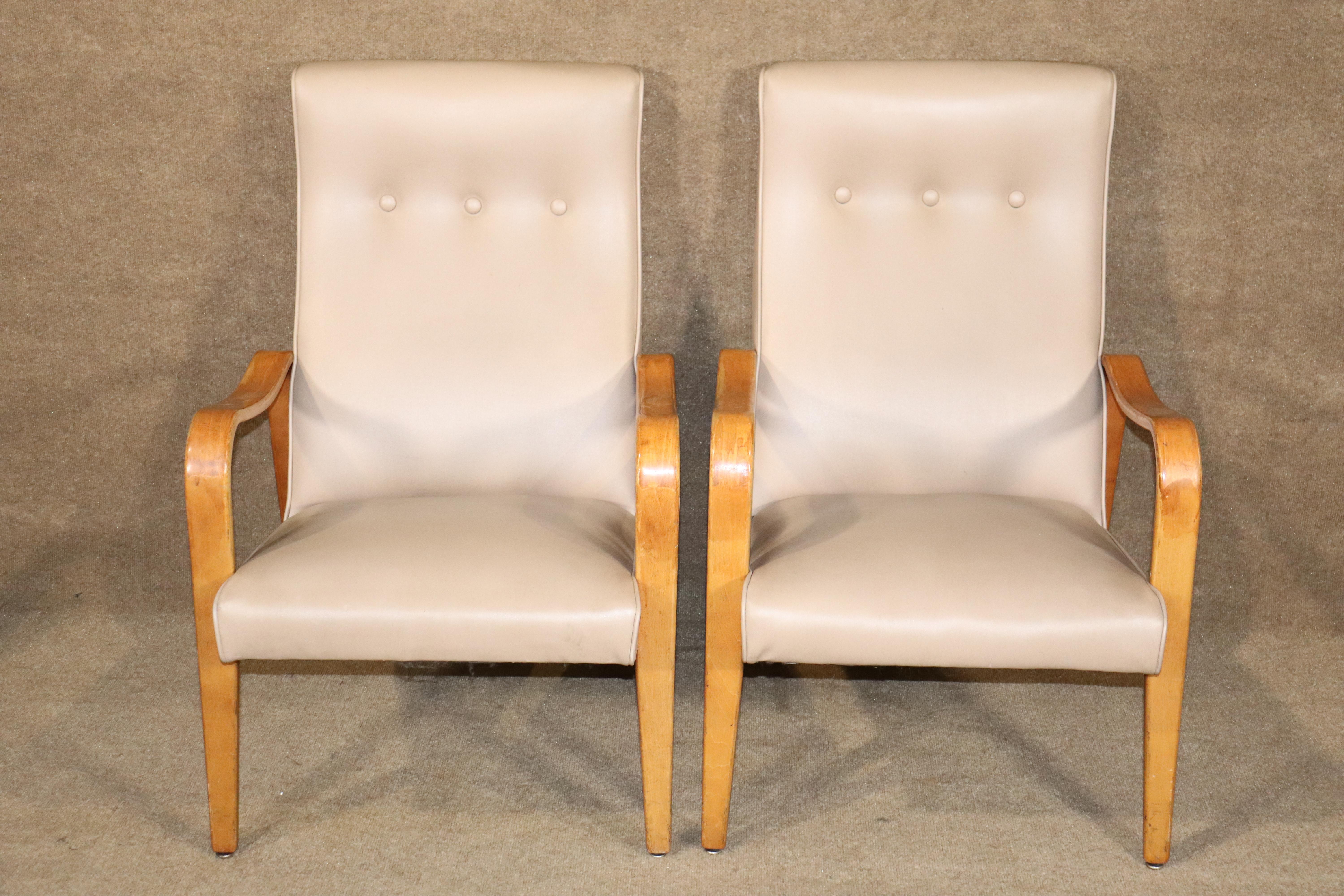 Pair of mid-century modern lounge chairs with sculpted flat bentwood arms. Single 