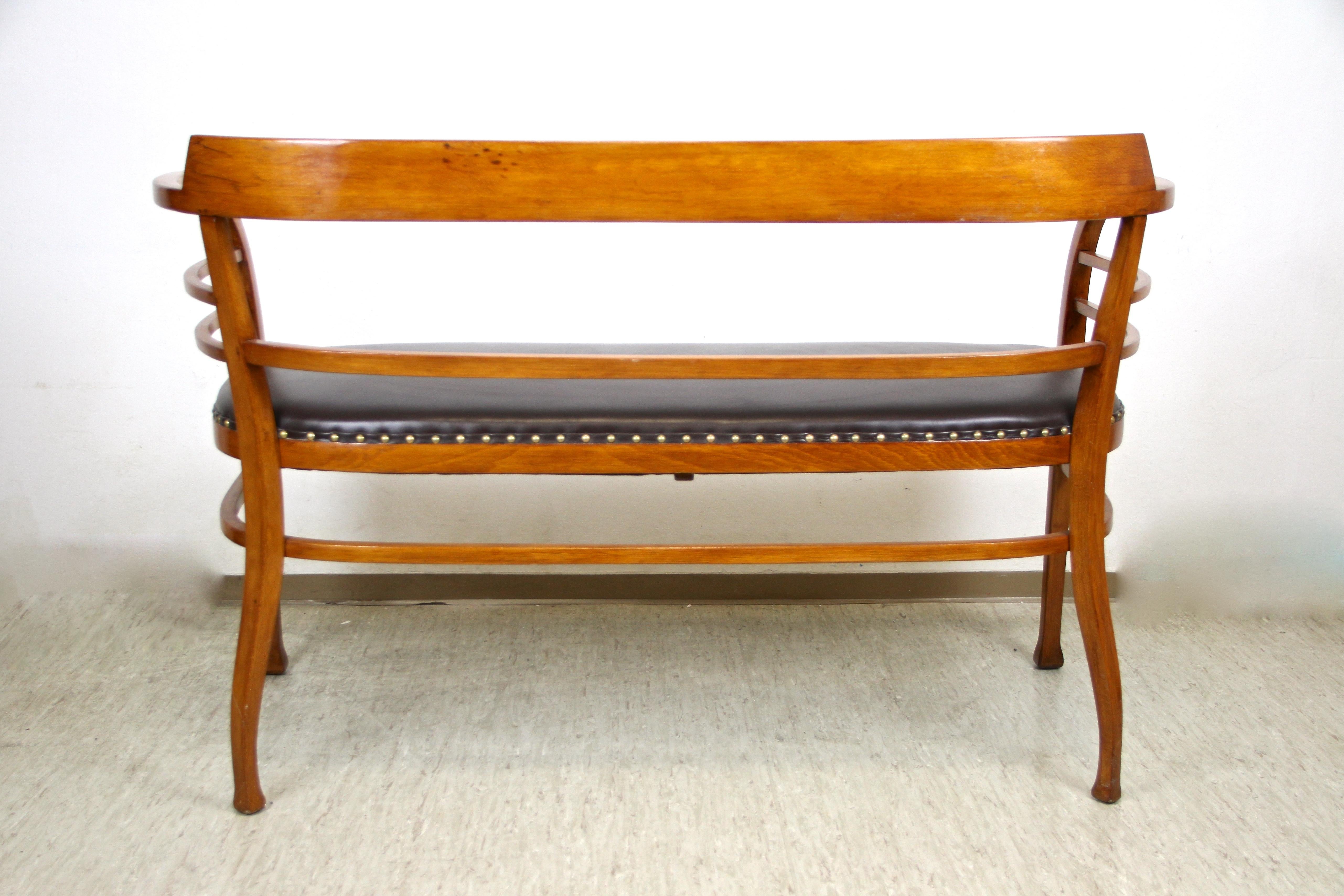 Thonet Bentwood Bench Attributed To Otto Wagner, Austria, circa 1905 In Good Condition In Lichtenberg, AT