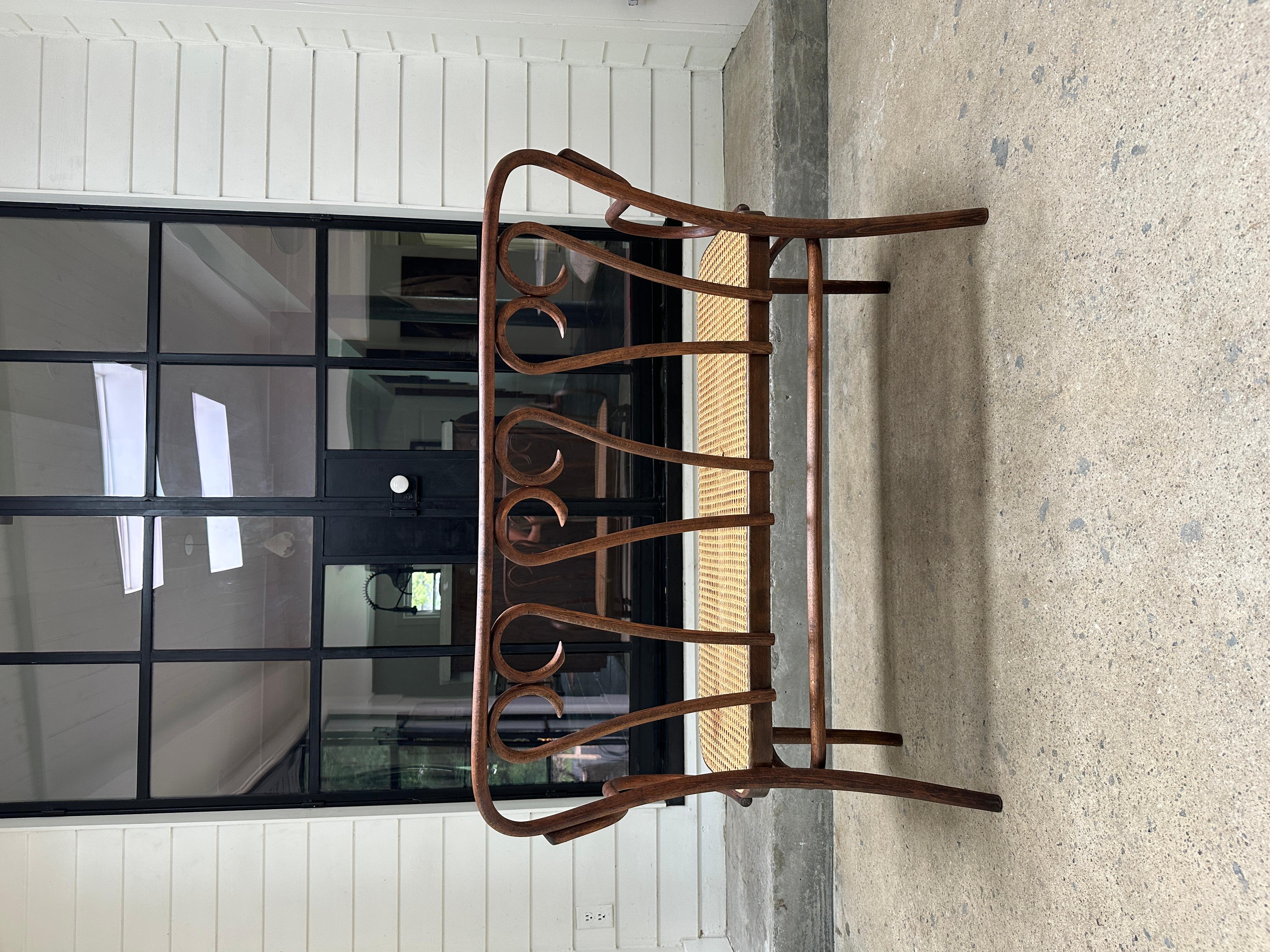 Thonet bentwood bench Model 16 For Sale 3