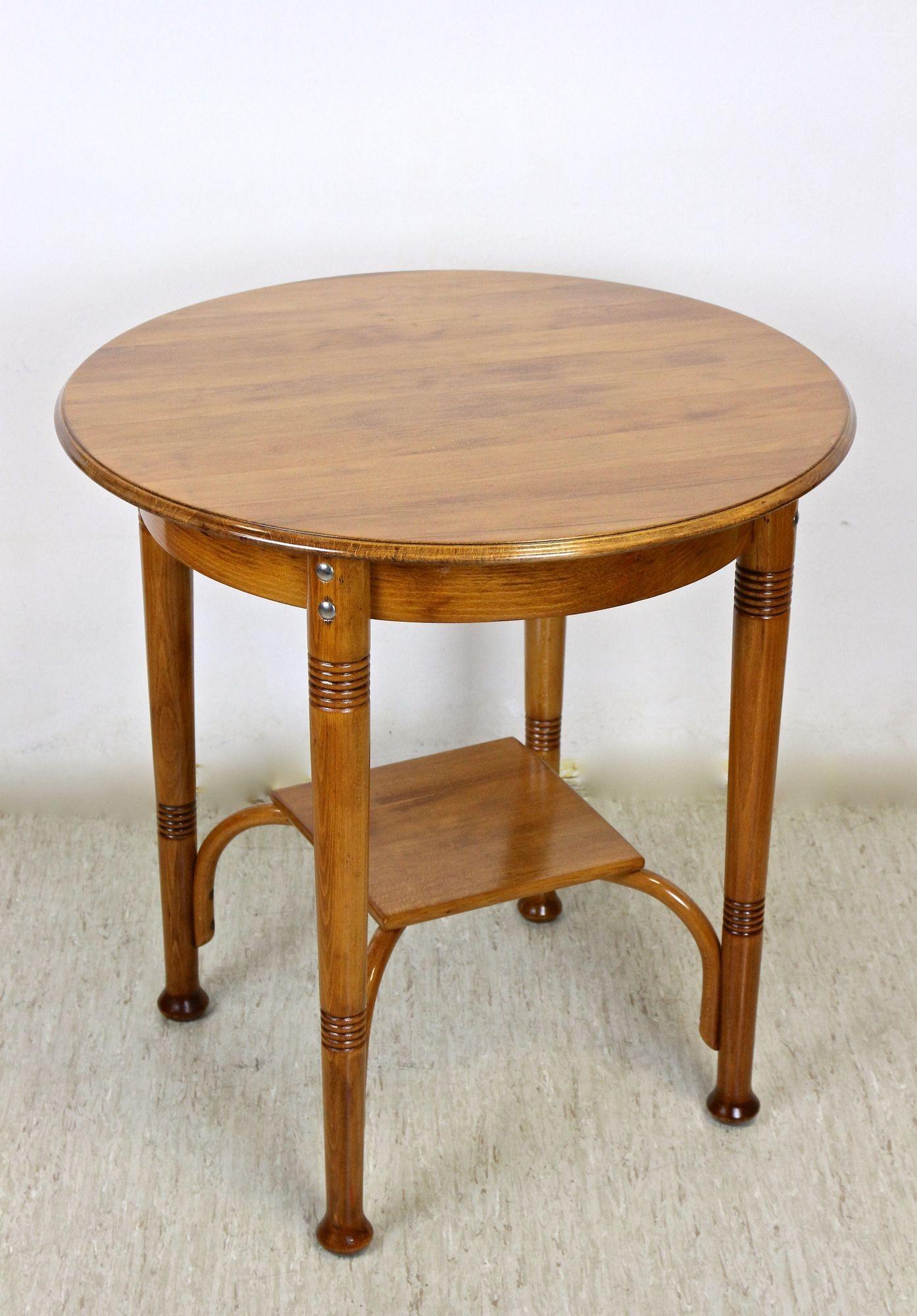 Chaises en bois cintré Thonet avec table, ensemble de sièges Art Nouveau, Autriche, vers 1915 en vente 3