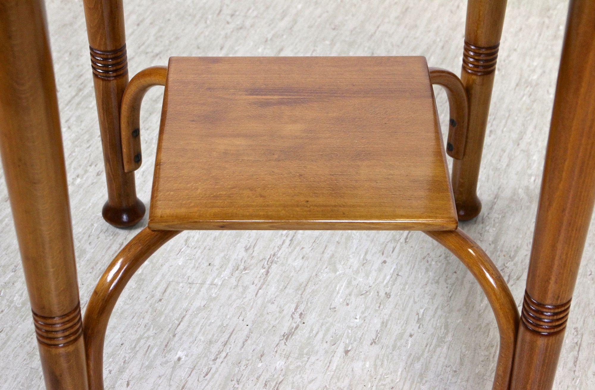 Thonet Bentwood Chairs with Table, Art Nouveau Seating Set, Austria, circa 1915 For Sale 5