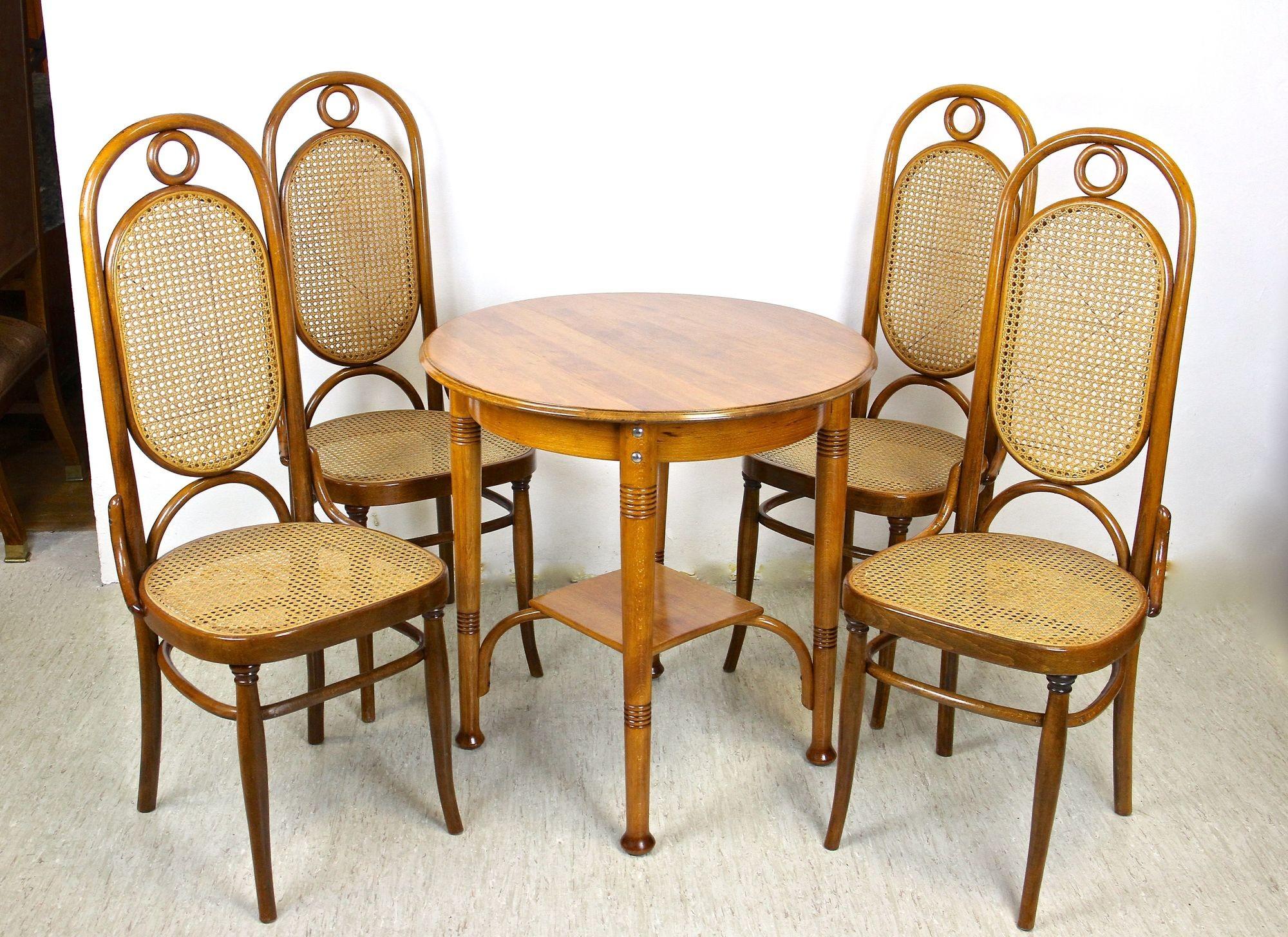 Chaises en bois cintré Thonet avec table, ensemble de sièges Art Nouveau, Autriche, vers 1915 en vente 1