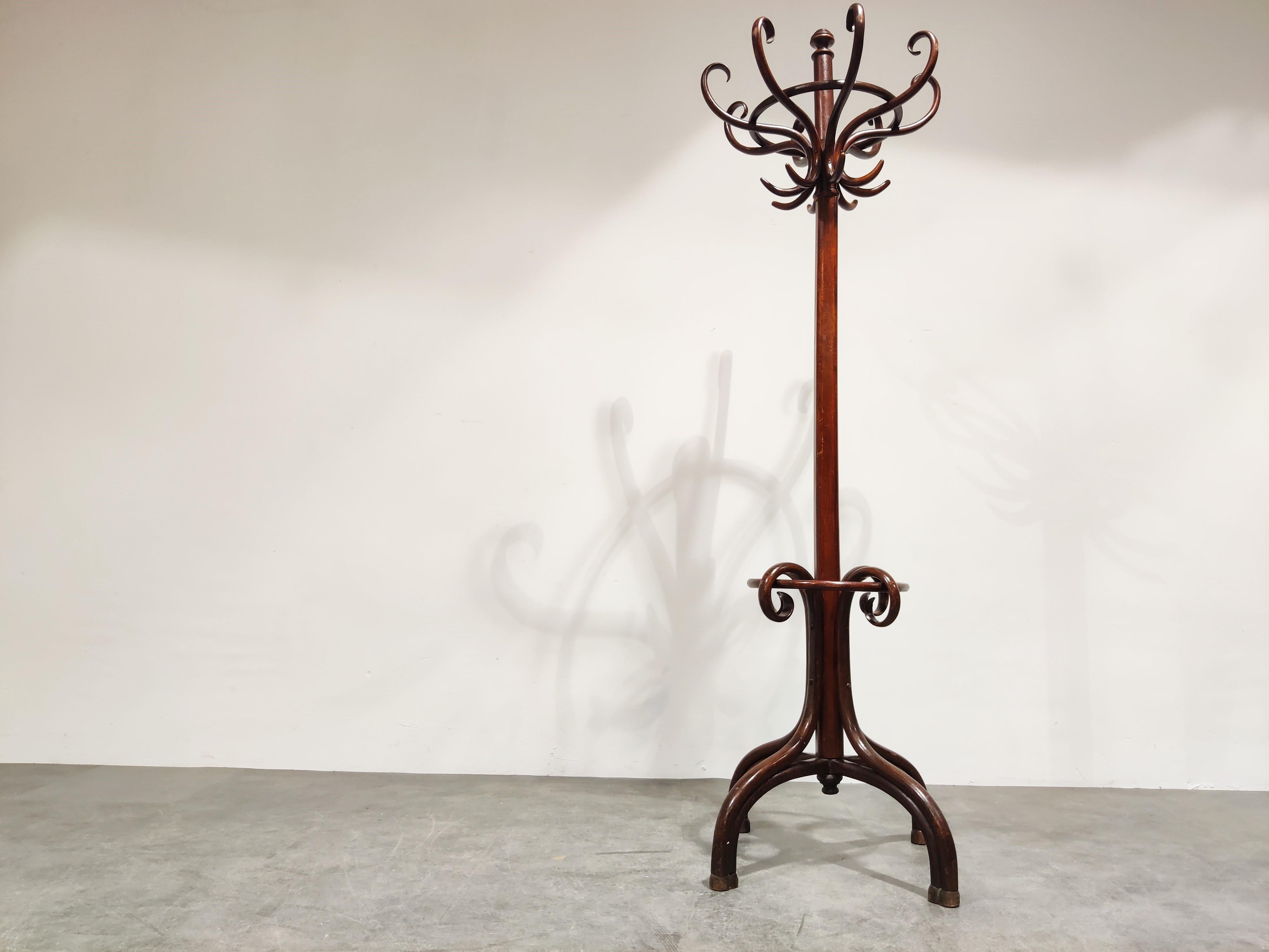 Early 20th century coat stand designed by Michael Thonet for Thonet model number 10401. (see catalogue picture attached)

Stamp still visible. 

Beautiful art nouveau era piece which is very decorative and still very usable today.

It provides