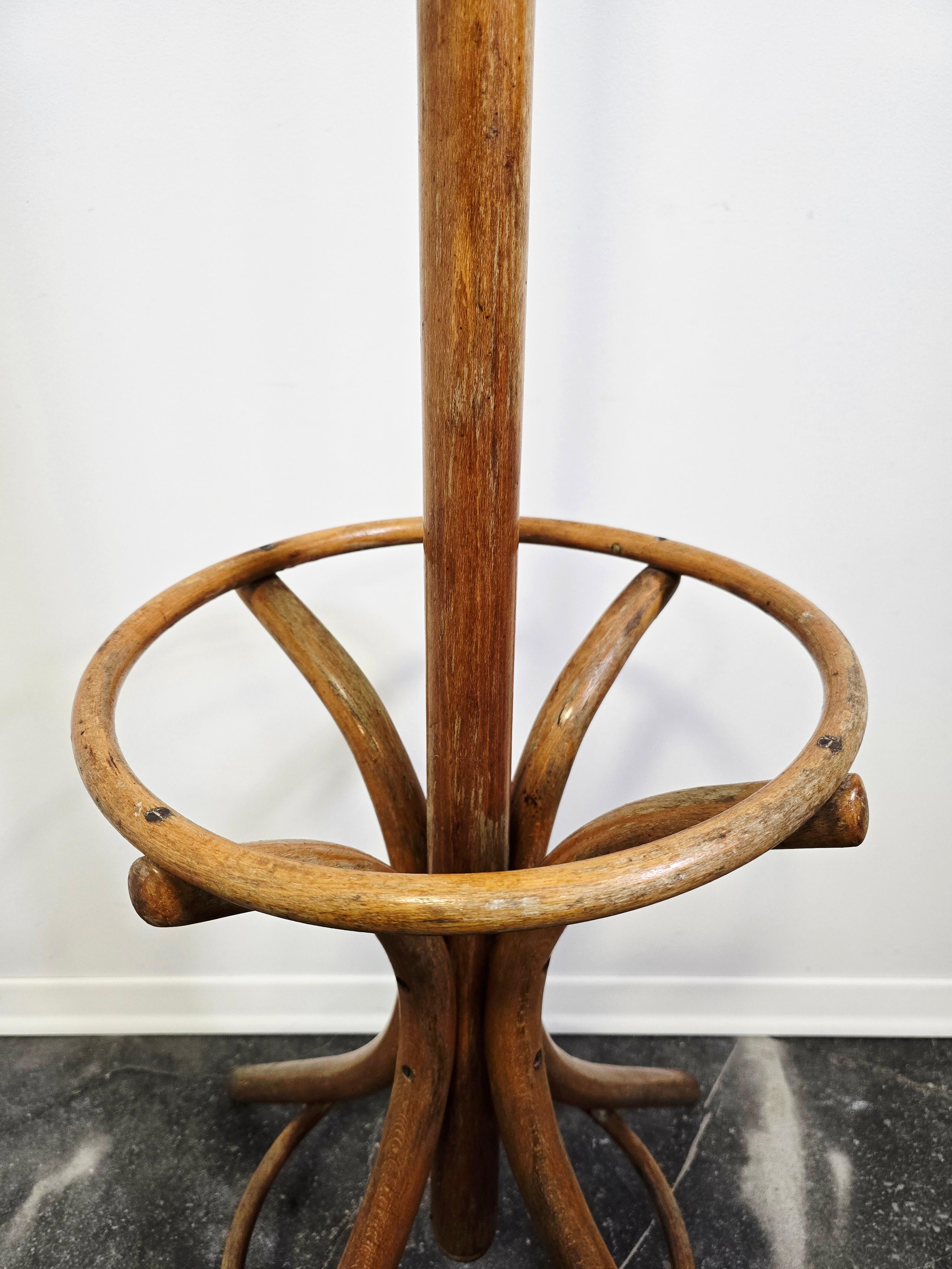Thonet Mantel- und Hutständer aus Bugholz (Kroatisch) im Angebot