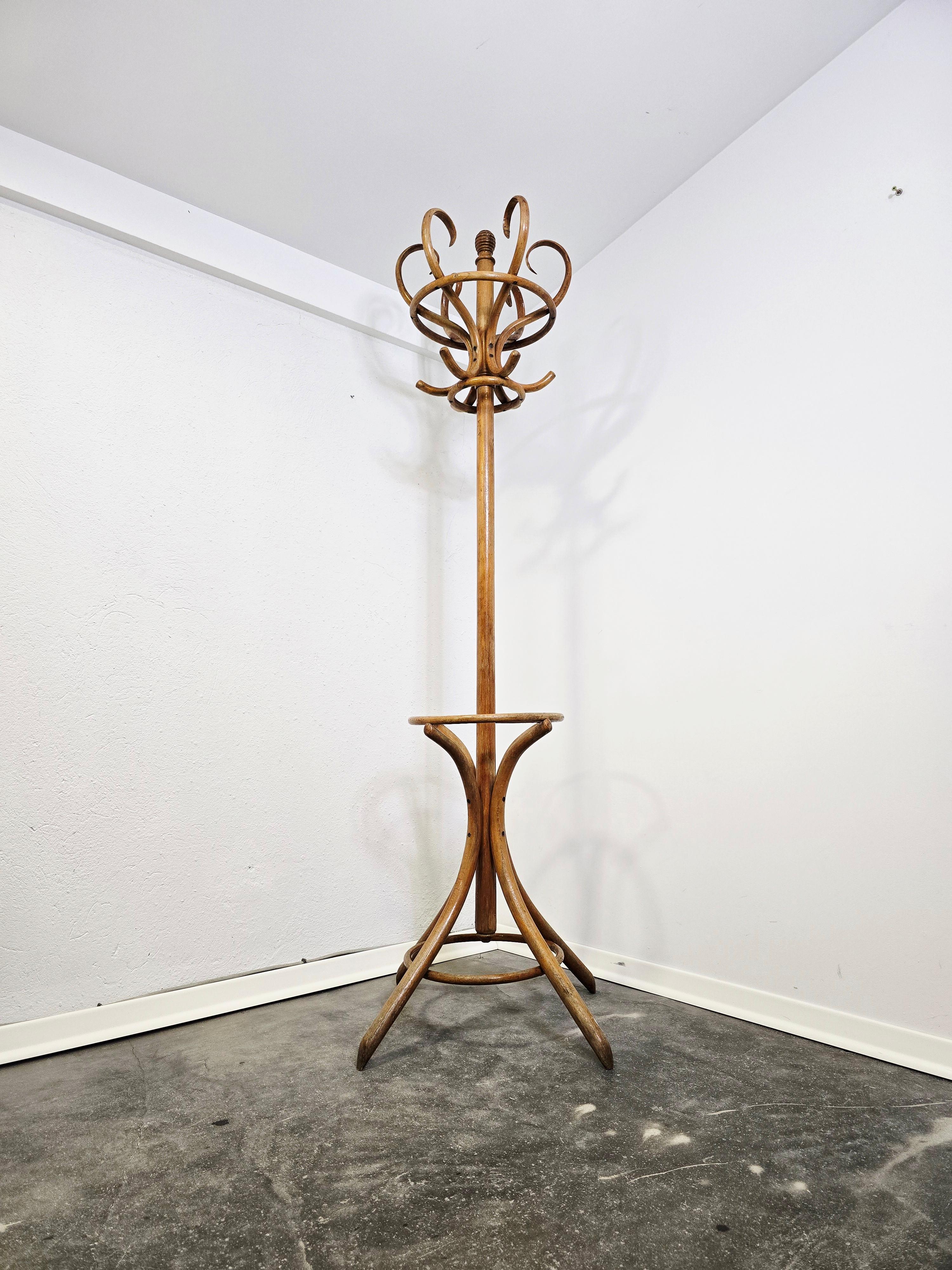 Thonet Mantel- und Hutständer aus Bugholz im Angebot 3