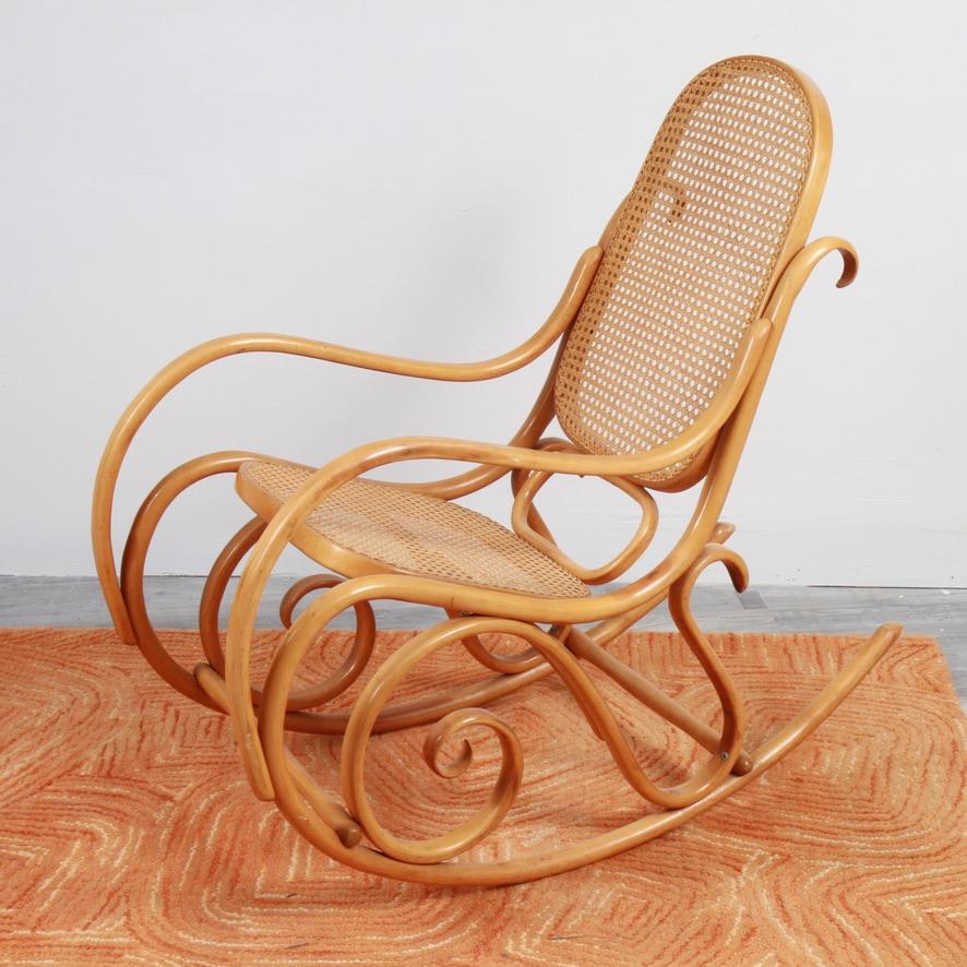 Nice, clean iconic rocking chair from Thonet. Michael Thonet chose to present the Schaukelstuhl as a chair for the home, for every home, a piece that every family could use and experience in everyday life. There was also a scaled-down version for