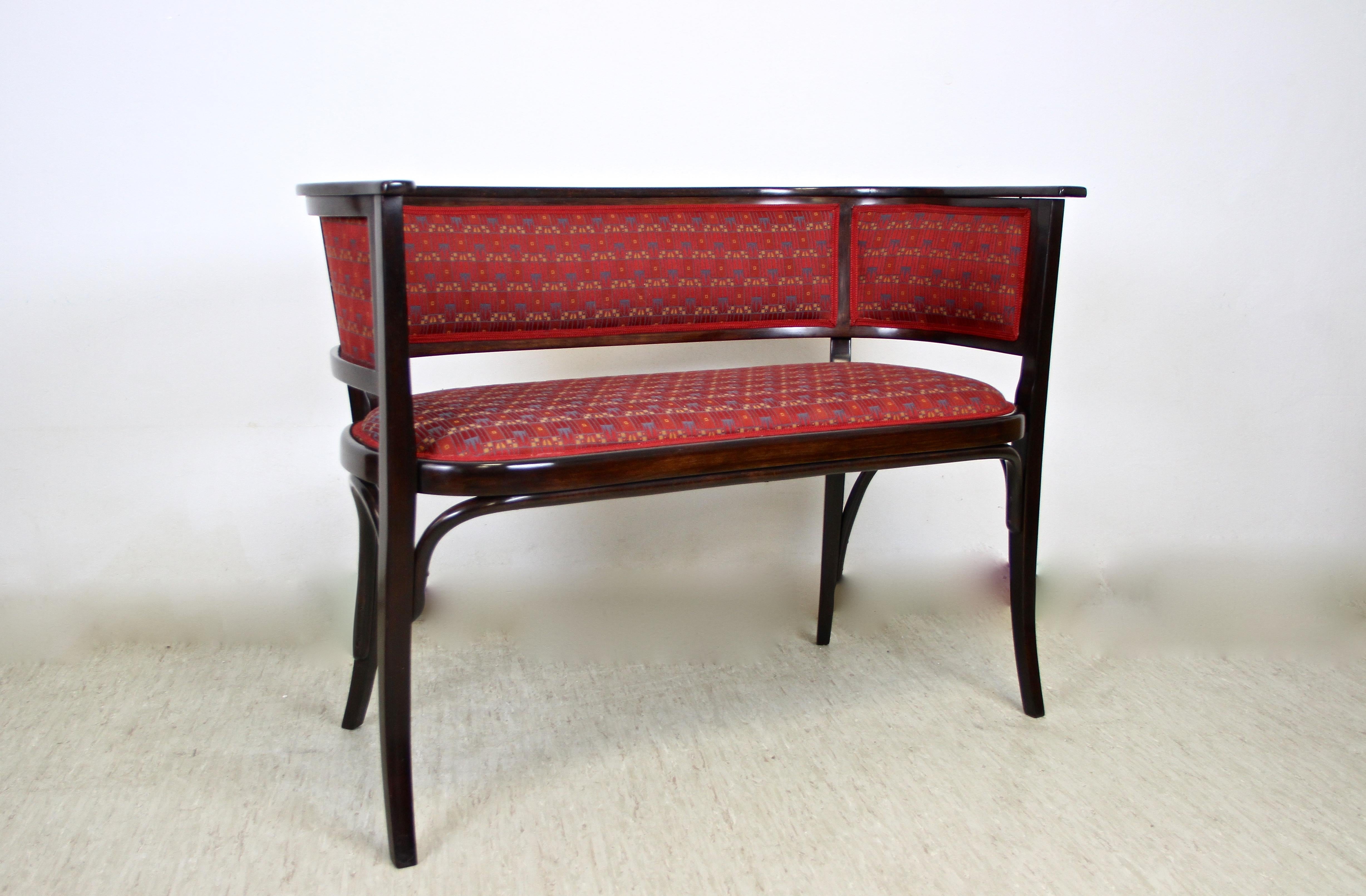 Thonet Bentwood Seating Set with Two Armchairs and Bench, Austria, circa 1910 3