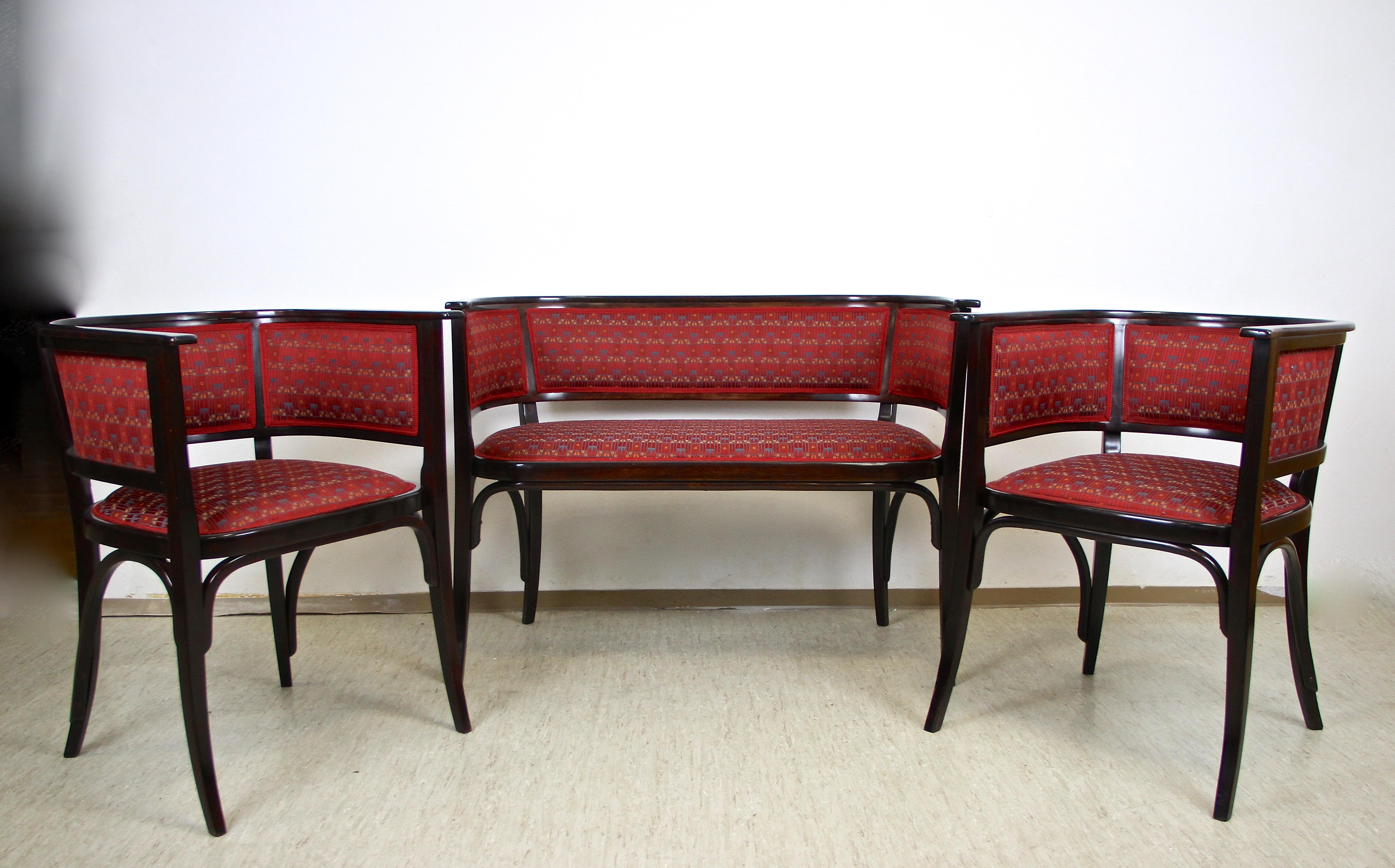 Thonet Bentwood Seating Set with Two Armchairs and Bench, Austria, circa 1910 13