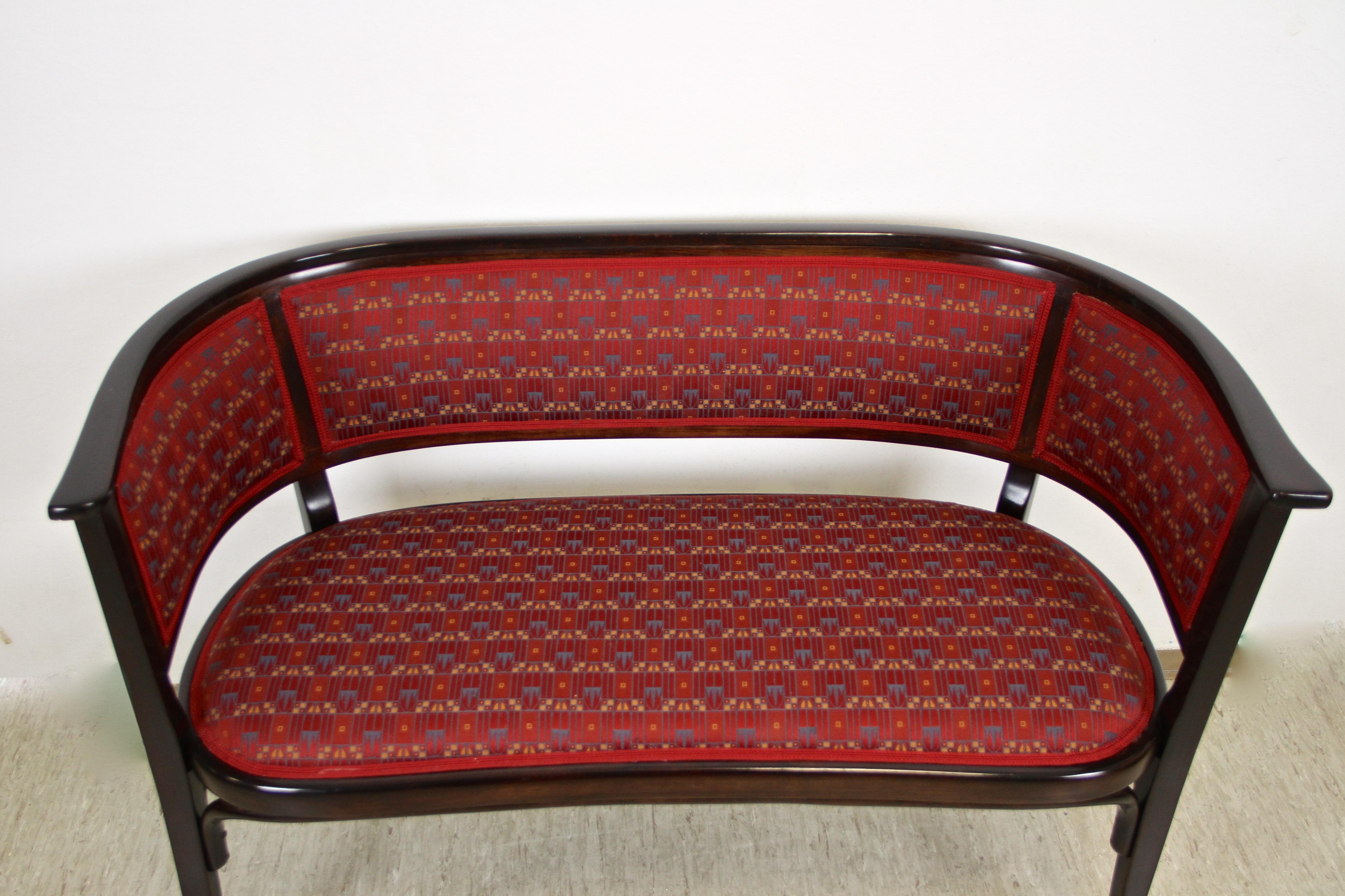 Austrian Thonet Bentwood Seating Set with Two Armchairs and Bench, Austria, circa 1910