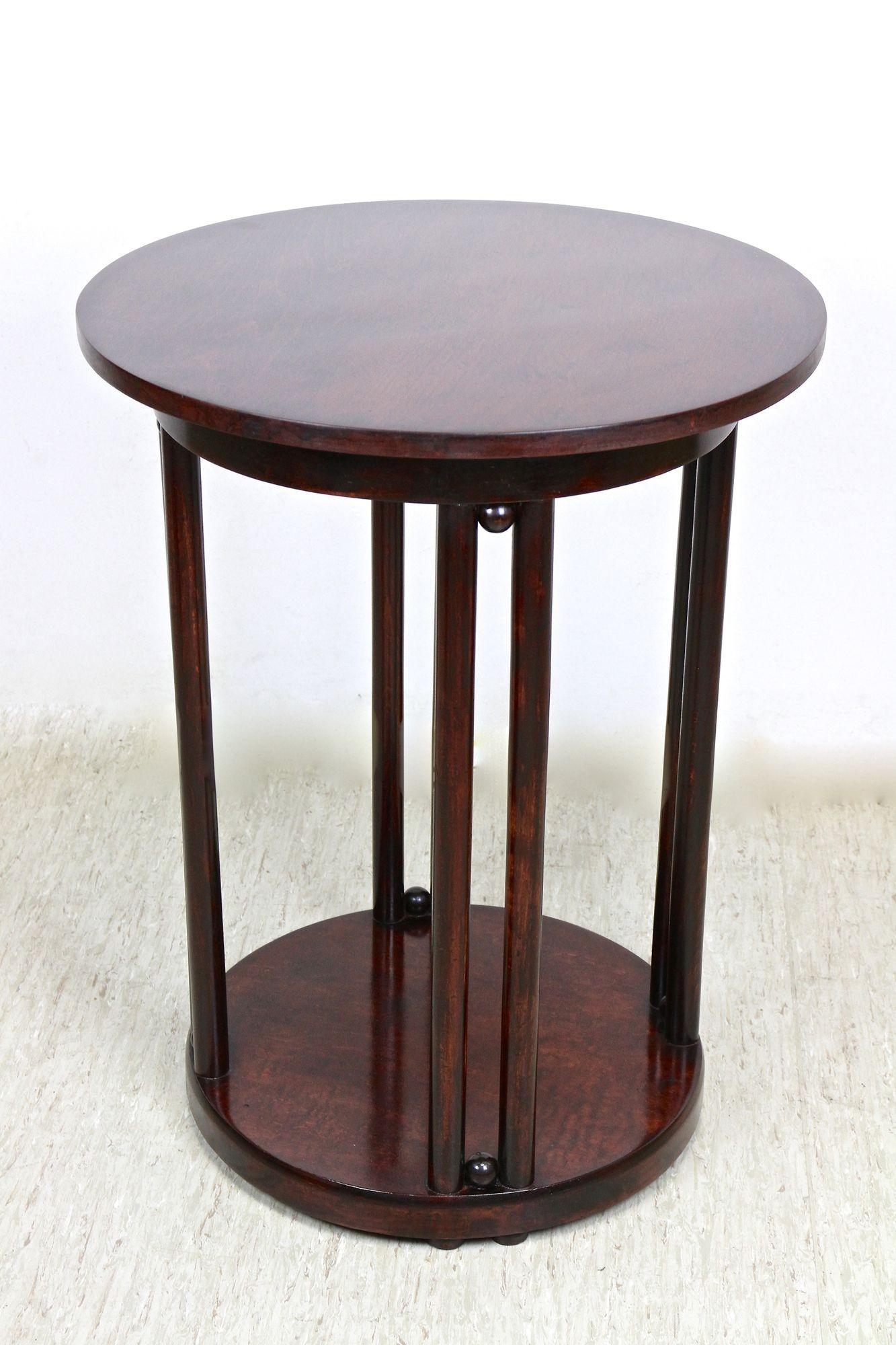 Thonet Bentwood Side Table, Design by Josef Hoffmann, Austria ca. 1906 In Good Condition For Sale In Lichtenberg, AT