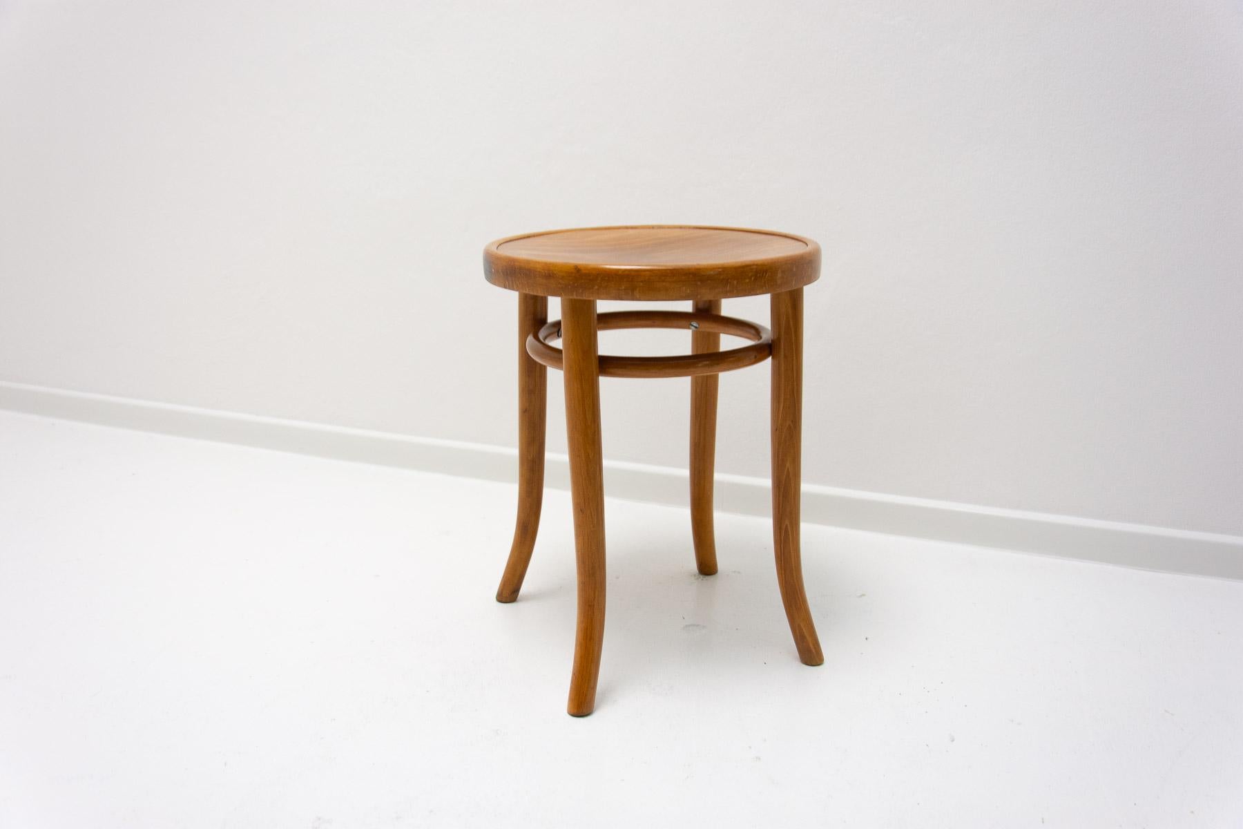 Thonet Bentwood Stool, 1920s, Czechoslovakia In Good Condition In Prague 8, CZ