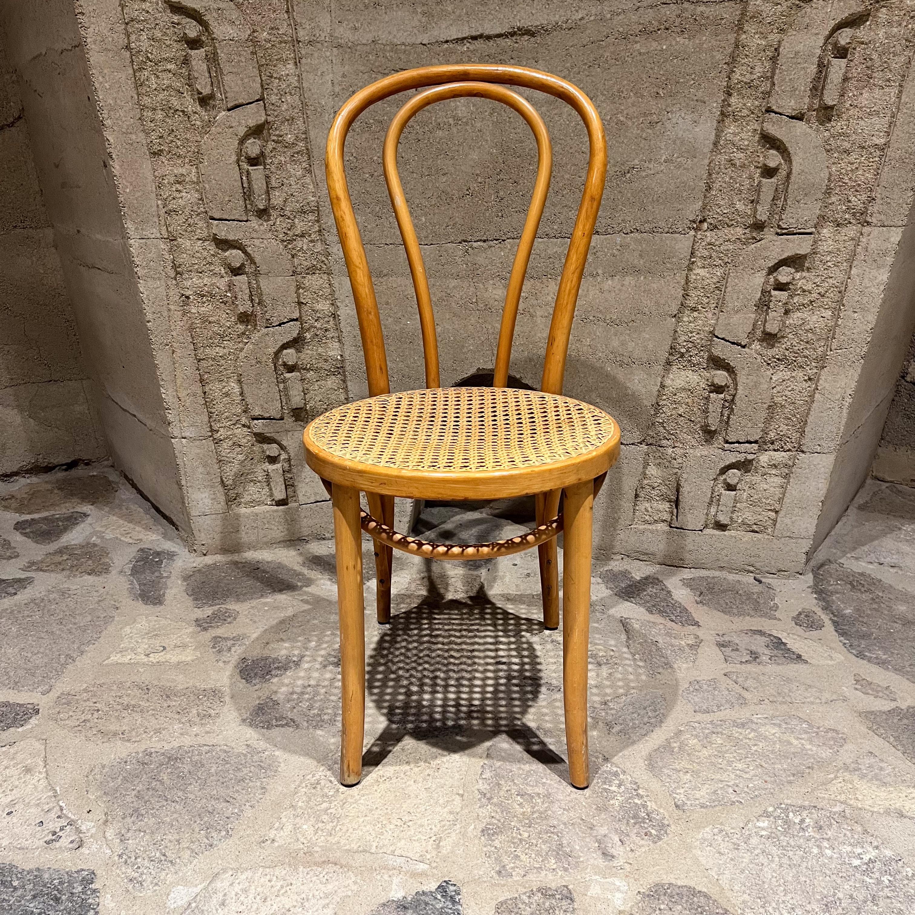 Thonet Bistro Cafe Dining Chair
Bentwood and Cane
35.25 h x 16.25 x 21 d Seat 18.25
Preowned vintage chair unrestored
Refer to all images.